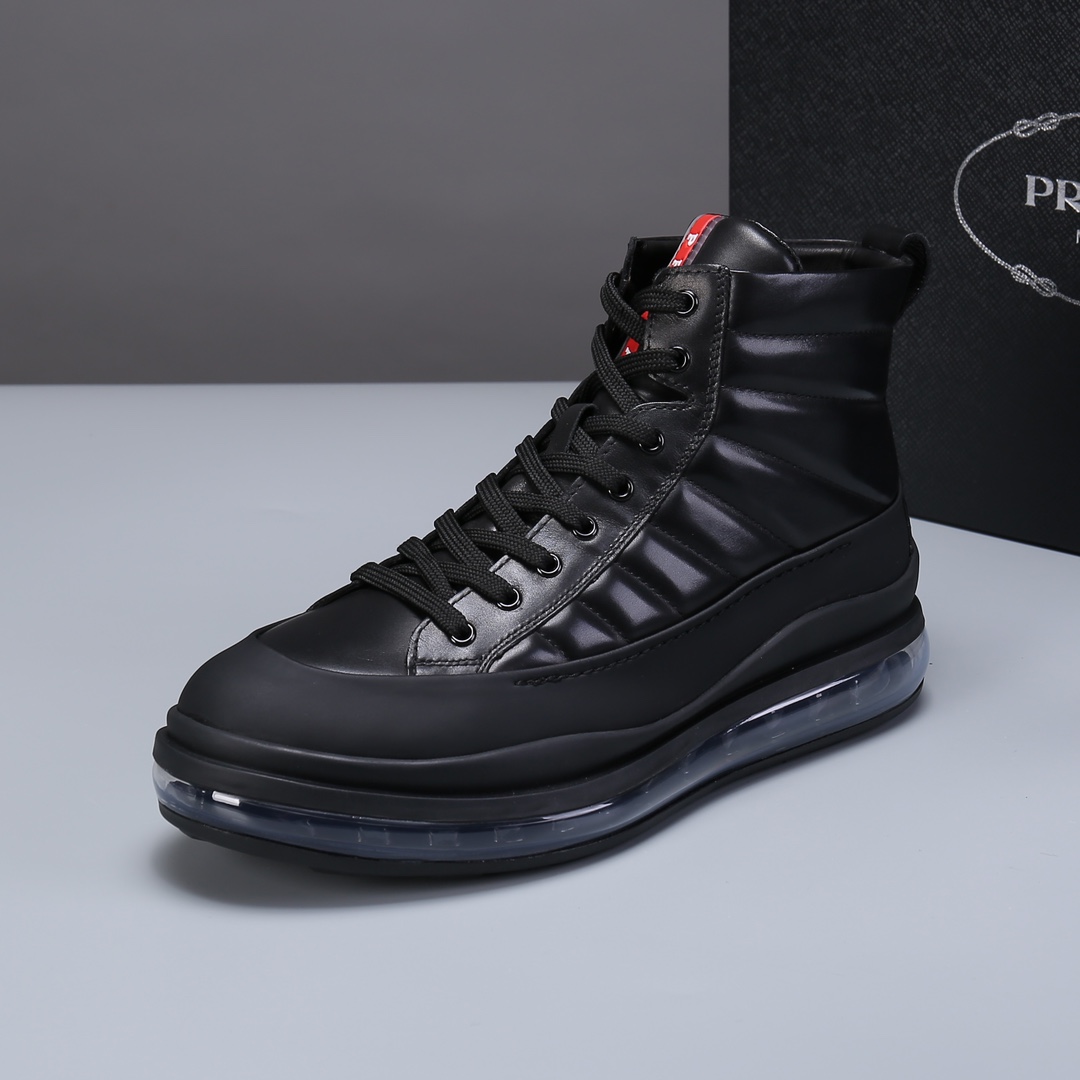 NO:555353,Pili. Maoli P's Chelsea men's shoes, super A-quality. These Chelsea shoes are equipped with thick air-cushion outsole. The minimalist design exudes modern charm. Imported leather surface, good texture, leather lining, easy to wear!  Code number 39-44,19860909皮里.毛里 P家 切尔西男鞋,超A货 这款切尔西鞋 配有气垫厚大底,极简主义设计散发充满现代感的迷人魅力.进口皮面,质感好,皮内里 方便穿着 ！ 码数39-44,,Men's shoes