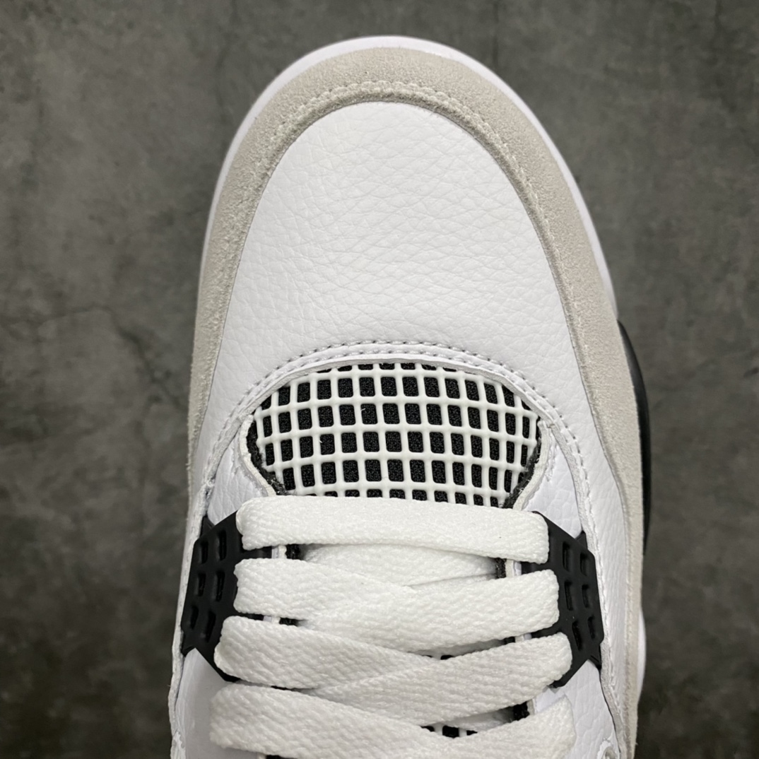 图片[7]-神版 Air Jordan AJ4 Retro 小白水泥 DH6927-111 毫无疑问市场中端王者 耗时半年开发巨作 全套原纸板楦头开发 确保原汁原味 完美呈现四代版型 一比一鞋头弧度高度鞋身弧度 有一说一不吹不捧 实打实文案品质‼️ 此版本只针对中端市场 皮料材质有所更替 其他数据细节工艺流程均保持一致 绝不口嗨 细节品控鞋型随意秒杀市面3XX 4XX 原厂TPU网格鞋带扣 正确内里网布 菱角分明不变形无多余毛边 柔软性质感一致于原鞋 市场唯一原厂鞋扣模具 背面可见隐藏注塑口 原厂织唛标 原厂飞人电绣工艺 尾指中部跳三针 独家绑鞋带手法 印刷中底布 四线拉帮 米色美纹纸贴合固定 进口港宝加持 后跟自然饱满 全鞋荧光划线卡点 追求极致完美 每一双都是工艺品 多重QC质检 超越公司货的品控标准 实实在在的免检产品 尺码：40 40.5 41 42 42.5 43 44 44.5 45 46 47.5 48.5-选品中心