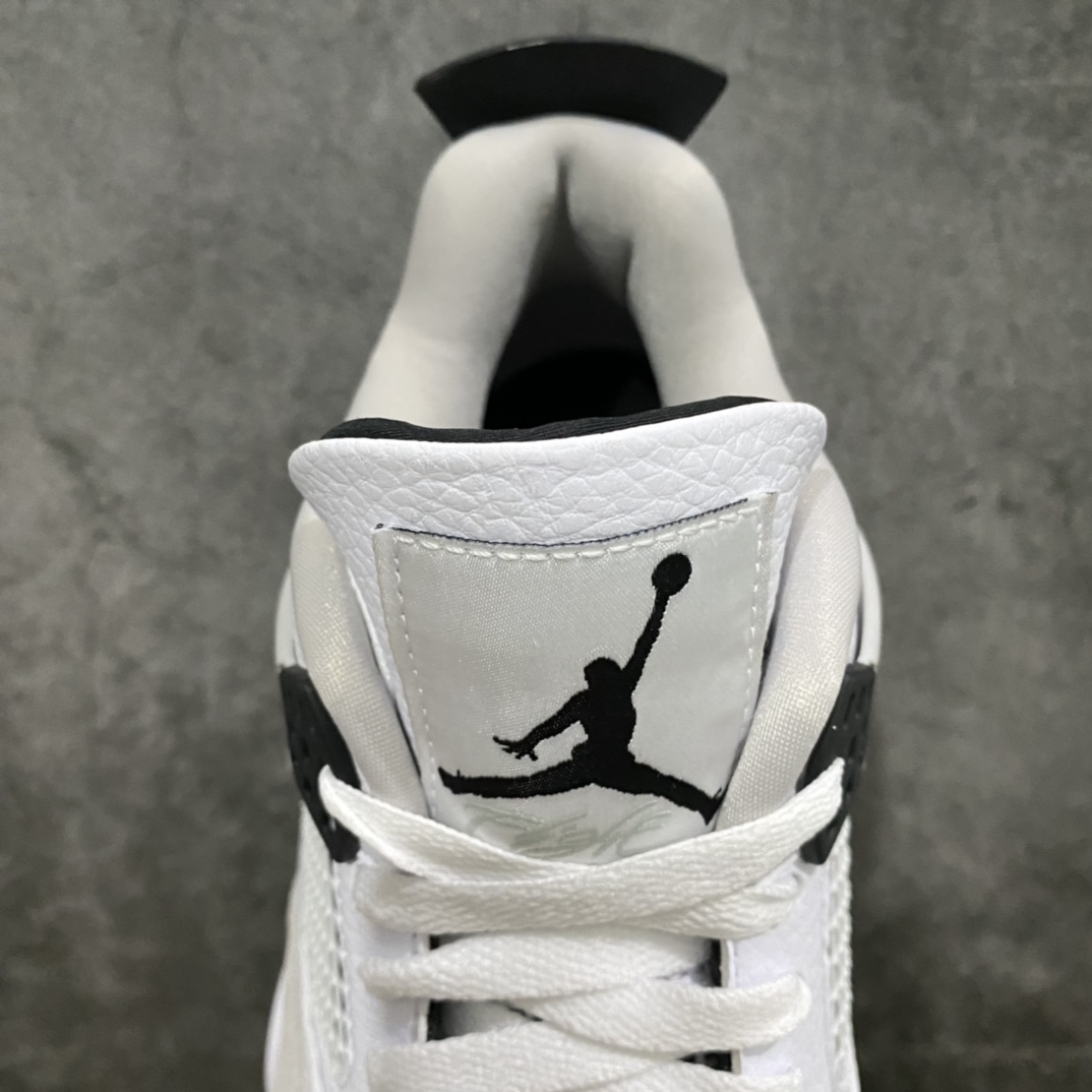 图片[8]-神版 Air Jordan AJ4 Retro 小白水泥 DH6927-111 毫无疑问市场中端王者 耗时半年开发巨作 全套原纸板楦头开发 确保原汁原味 完美呈现四代版型 一比一鞋头弧度高度鞋身弧度 有一说一不吹不捧 实打实文案品质‼️ 此版本只针对中端市场 皮料材质有所更替 其他数据细节工艺流程均保持一致 绝不口嗨 细节品控鞋型随意秒杀市面3XX 4XX 原厂TPU网格鞋带扣 正确内里网布 菱角分明不变形无多余毛边 柔软性质感一致于原鞋 市场唯一原厂鞋扣模具 背面可见隐藏注塑口 原厂织唛标 原厂飞人电绣工艺 尾指中部跳三针 独家绑鞋带手法 印刷中底布 四线拉帮 米色美纹纸贴合固定 进口港宝加持 后跟自然饱满 全鞋荧光划线卡点 追求极致完美 每一双都是工艺品 多重QC质检 超越公司货的品控标准 实实在在的免检产品 尺码：40 40.5 41 42 42.5 43 44 44.5 45 46 47.5 48.5-选品中心