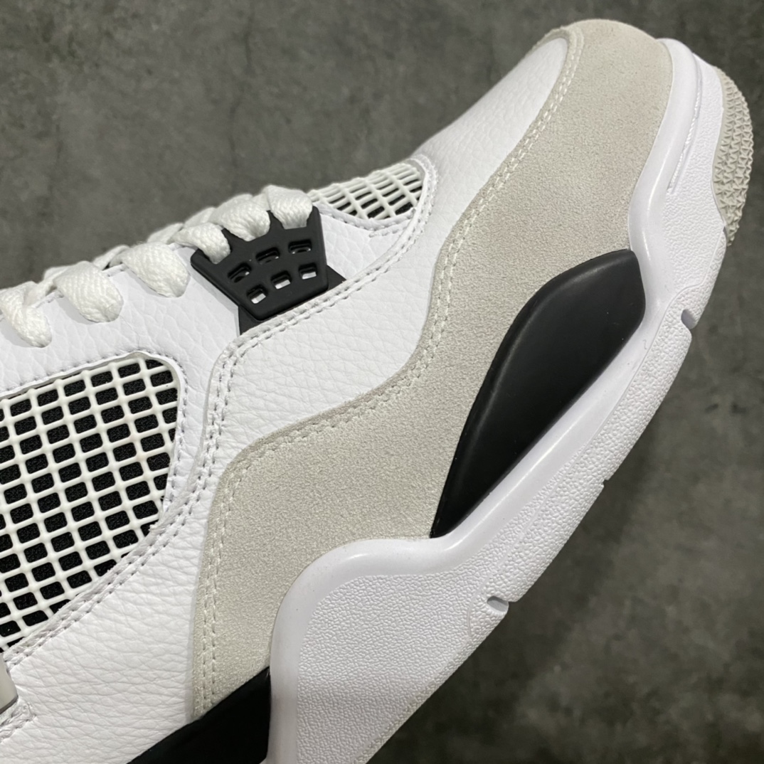 图片[5]-神版 Air Jordan AJ4 Retro 小白水泥 DH6927-111 毫无疑问市场中端王者 耗时半年开发巨作 全套原纸板楦头开发 确保原汁原味 完美呈现四代版型 一比一鞋头弧度高度鞋身弧度 有一说一不吹不捧 实打实文案品质‼️ 此版本只针对中端市场 皮料材质有所更替 其他数据细节工艺流程均保持一致 绝不口嗨 细节品控鞋型随意秒杀市面3XX 4XX 原厂TPU网格鞋带扣 正确内里网布 菱角分明不变形无多余毛边 柔软性质感一致于原鞋 市场唯一原厂鞋扣模具 背面可见隐藏注塑口 原厂织唛标 原厂飞人电绣工艺 尾指中部跳三针 独家绑鞋带手法 印刷中底布 四线拉帮 米色美纹纸贴合固定 进口港宝加持 后跟自然饱满 全鞋荧光划线卡点 追求极致完美 每一双都是工艺品 多重QC质检 超越公司货的品控标准 实实在在的免检产品 尺码：40 40.5 41 42 42.5 43 44 44.5 45 46 47.5 48.5-选品中心