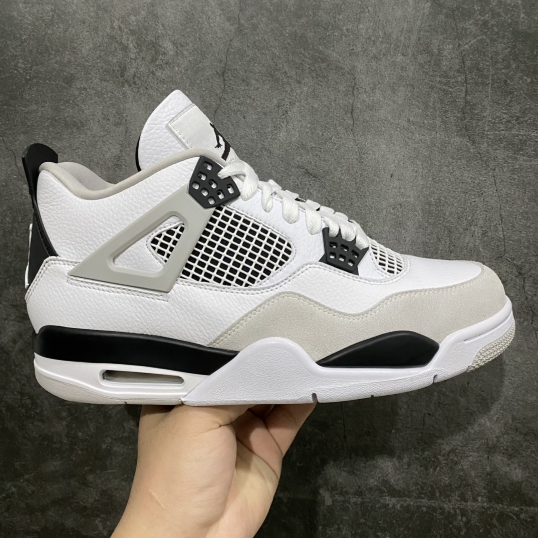 神版 Air Jordan AJ4 Retro 小白水泥 DH6927-111 毫无疑问市场中端王者 耗时半年开发巨作 全套原纸板楦头开发 确保原汁原味 完美呈现四代版型 一比一鞋头弧度高度鞋身弧度 有一说一不吹不捧 实打实文案品质‼️ 此版本只针对中端市场 皮料材质有所更替 其他数据细节工艺流程均保持一致 绝不口嗨 细节品控鞋型随意秒杀市面3XX 4XX 原厂TPU网格鞋带扣 正确内里网布 菱角分明不变形无多余毛边 柔软性质感一致于原鞋 市场唯一原厂鞋扣模具 背面可见隐藏注塑口 原厂织唛标 原厂飞人电绣工艺 尾指中部跳三针 独家绑鞋带手法 印刷中底布 四线拉帮 米色美纹纸贴合固定 进口港宝加持 后跟自然饱满 全鞋荧光划线卡点 追求极致完美 每一双都是工艺品 多重QC质检 超越公司货的品控标准 实实在在的免检产品 尺码：40 40.5 41 42 42.5 43 44 44.5 45 46 47.5 48.5-选品中心