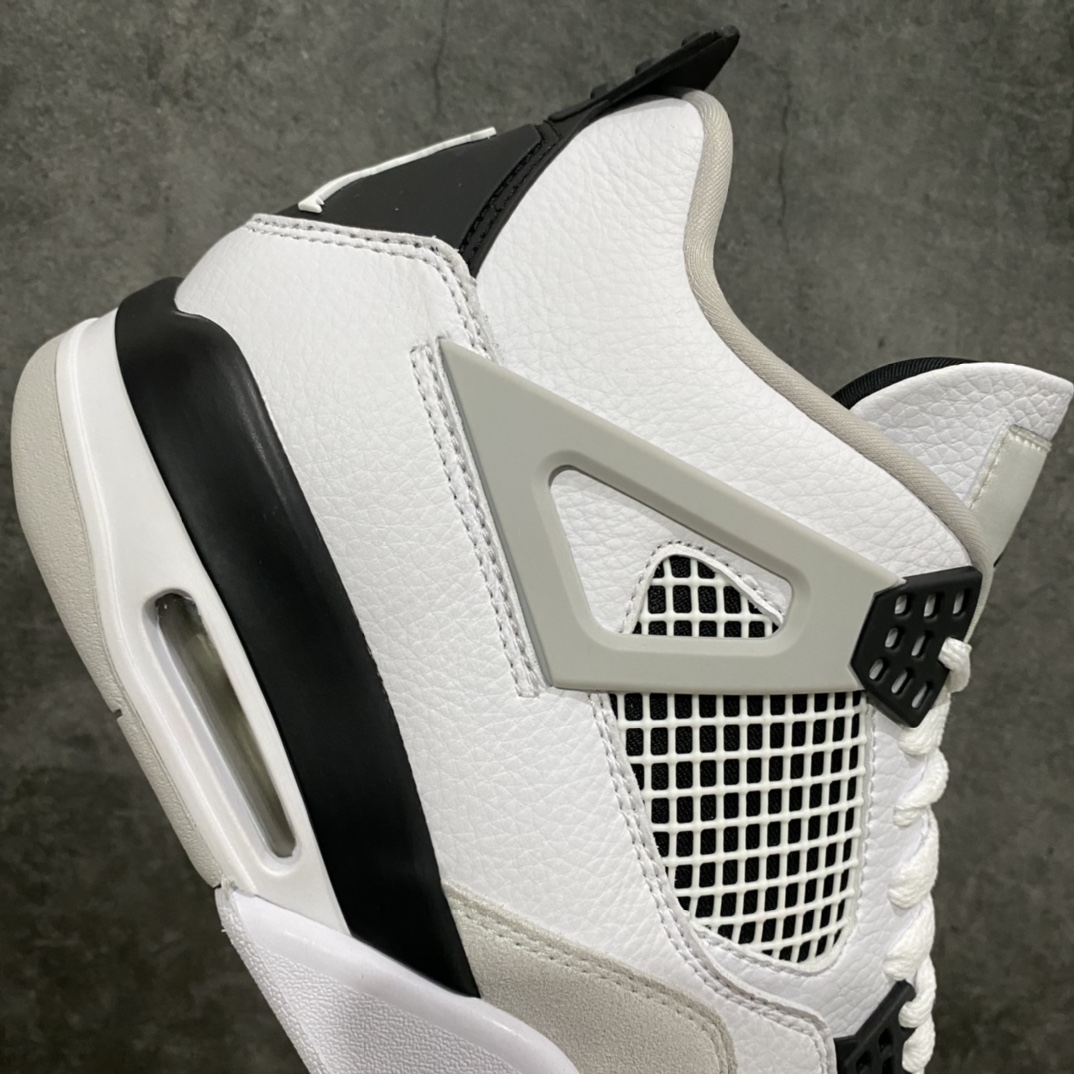图片[6]-神版 Air Jordan AJ4 Retro 小白水泥 DH6927-111 毫无疑问市场中端王者 耗时半年开发巨作 全套原纸板楦头开发 确保原汁原味 完美呈现四代版型 一比一鞋头弧度高度鞋身弧度 有一说一不吹不捧 实打实文案品质‼️ 此版本只针对中端市场 皮料材质有所更替 其他数据细节工艺流程均保持一致 绝不口嗨 细节品控鞋型随意秒杀市面3XX 4XX 原厂TPU网格鞋带扣 正确内里网布 菱角分明不变形无多余毛边 柔软性质感一致于原鞋 市场唯一原厂鞋扣模具 背面可见隐藏注塑口 原厂织唛标 原厂飞人电绣工艺 尾指中部跳三针 独家绑鞋带手法 印刷中底布 四线拉帮 米色美纹纸贴合固定 进口港宝加持 后跟自然饱满 全鞋荧光划线卡点 追求极致完美 每一双都是工艺品 多重QC质检 超越公司货的品控标准 实实在在的免检产品 尺码：40 40.5 41 42 42.5 43 44 44.5 45 46 47.5 48.5-选品中心