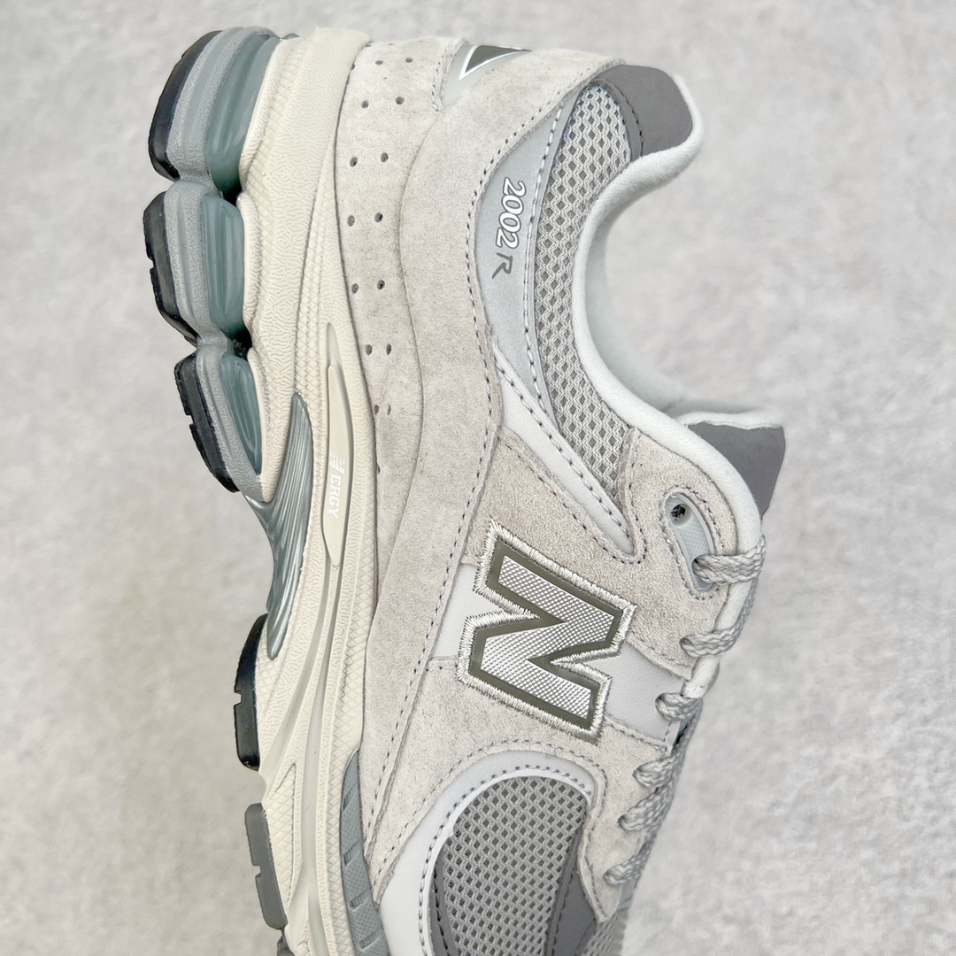 图片[6]-💰240 ＃M纯原 新百伦NB New Balance ML2002R0 云雾灰 全套原楦原纸板原厂数据开发 原厂网纱 原装进口翻毛皮料正确绒感卡色 正确中底拉帮中底网布细节 一比一手工擦旧效果 冲裁组合 匠心打造 耗时两个月开发完成 工艺极其复杂难度可想而知 新开独立私模大底 全网唯一正确做旧组合大底 高端零售专供产物 尺码：36 37 37.5 38 38.5 39.5 40 40.5 41.5 42 42.5 43 44 44.5 45 45.5 46.5 47 编码：by3936010-运动鞋