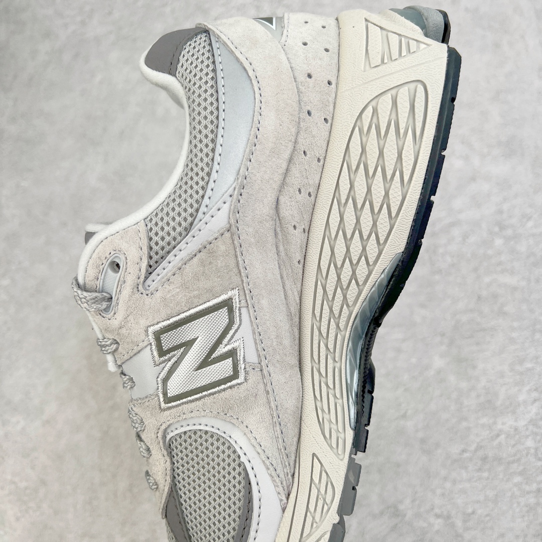 图片[7]-💰240 ＃M纯原 新百伦NB New Balance ML2002R0 云雾灰 全套原楦原纸板原厂数据开发 原厂网纱 原装进口翻毛皮料正确绒感卡色 正确中底拉帮中底网布细节 一比一手工擦旧效果 冲裁组合 匠心打造 耗时两个月开发完成 工艺极其复杂难度可想而知 新开独立私模大底 全网唯一正确做旧组合大底 高端零售专供产物 尺码：36 37 37.5 38 38.5 39.5 40 40.5 41.5 42 42.5 43 44 44.5 45 45.5 46.5 47 编码：by3936010-运动鞋