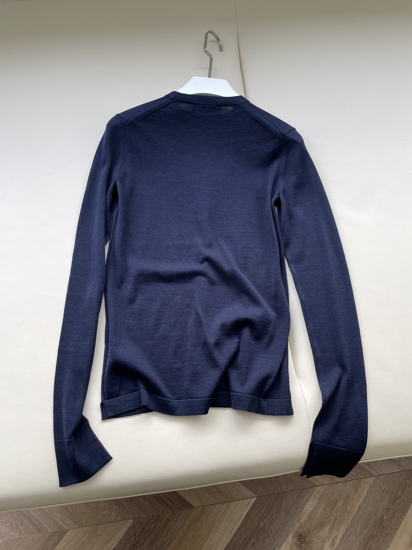 Loropina 6A White Long-Twirl Shirt: High-Quality Women’s Suit for Factory Orders - 图片 8