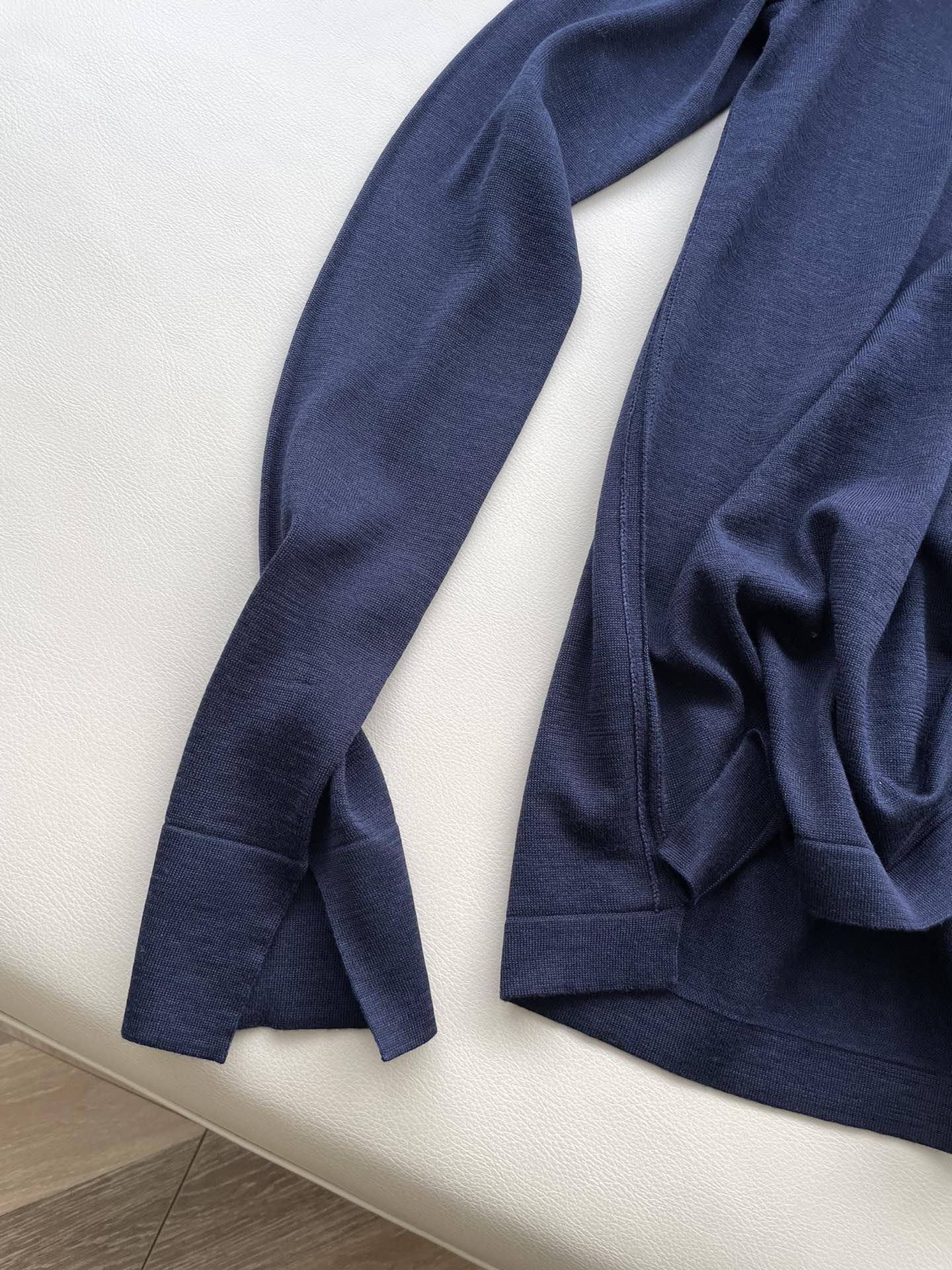 Loropina 6A White Long-Twirl Shirt: High-Quality Women’s Suit for Factory Orders - 图片 4