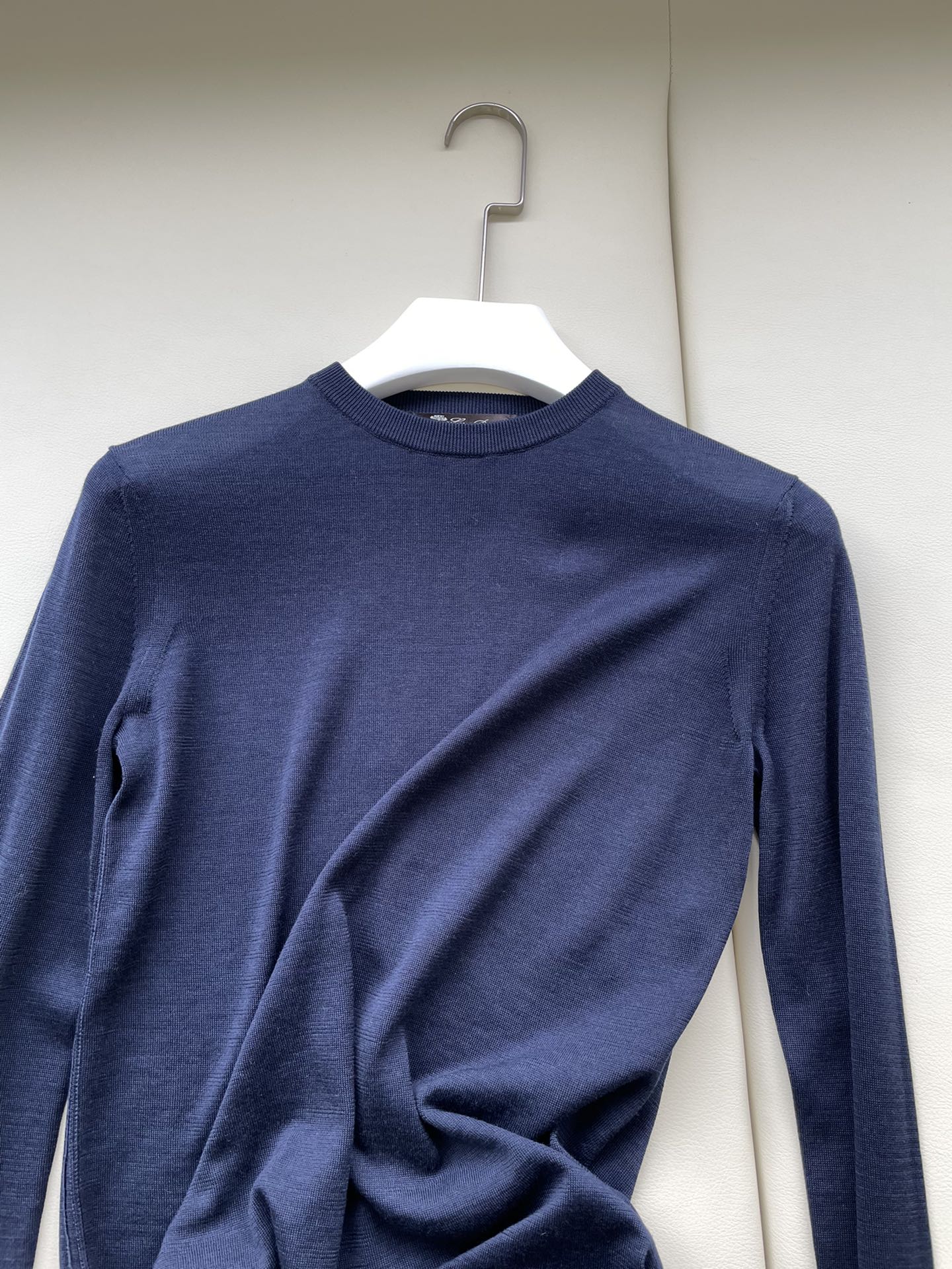 Loropina 6A White Long-Twirl Shirt: High-Quality Women’s Suit for Factory Orders - 图片 2