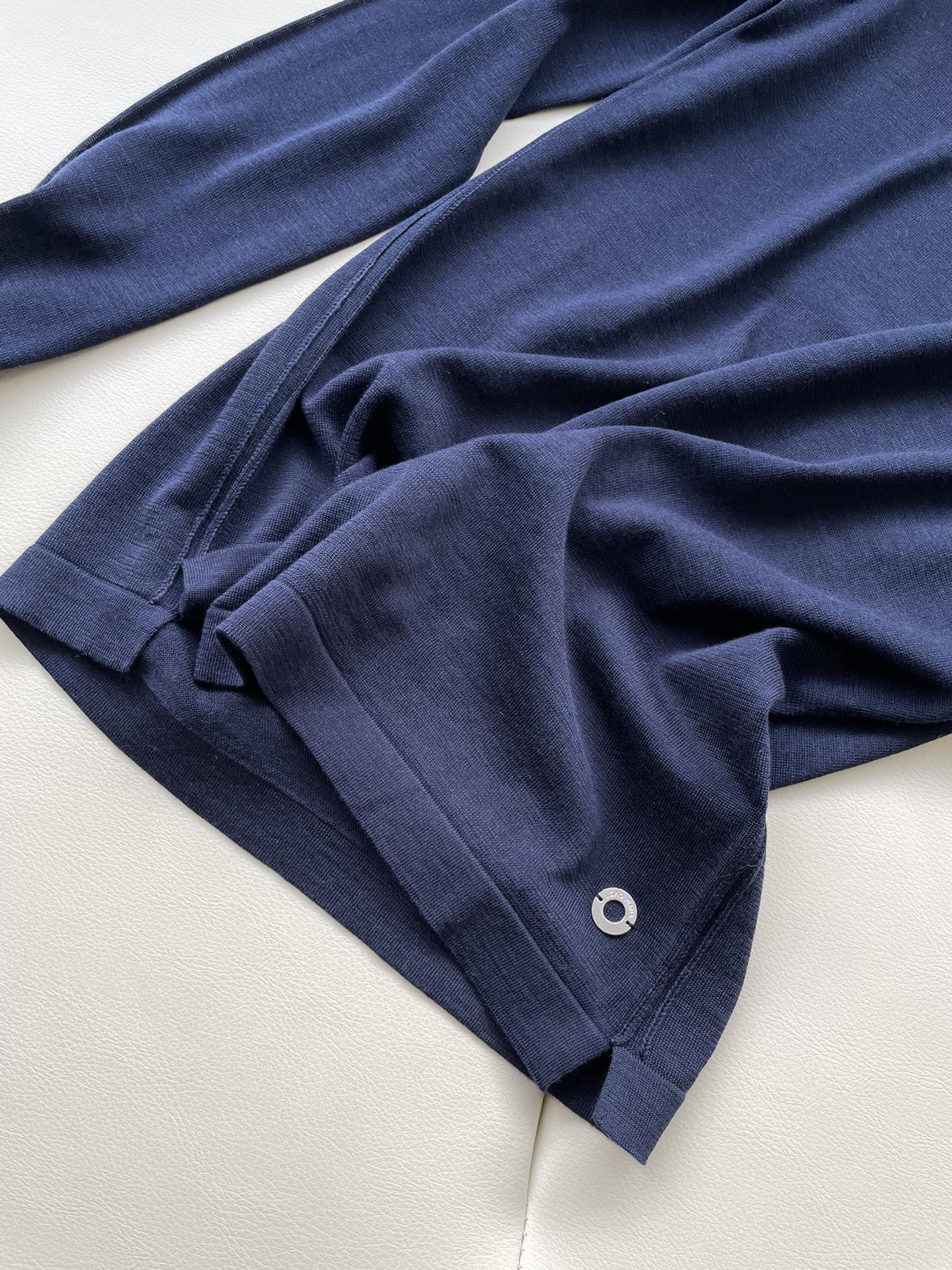 Loropina 6A White Long-Twirl Shirt: High-Quality Women’s Suit for Factory Orders - 图片 5