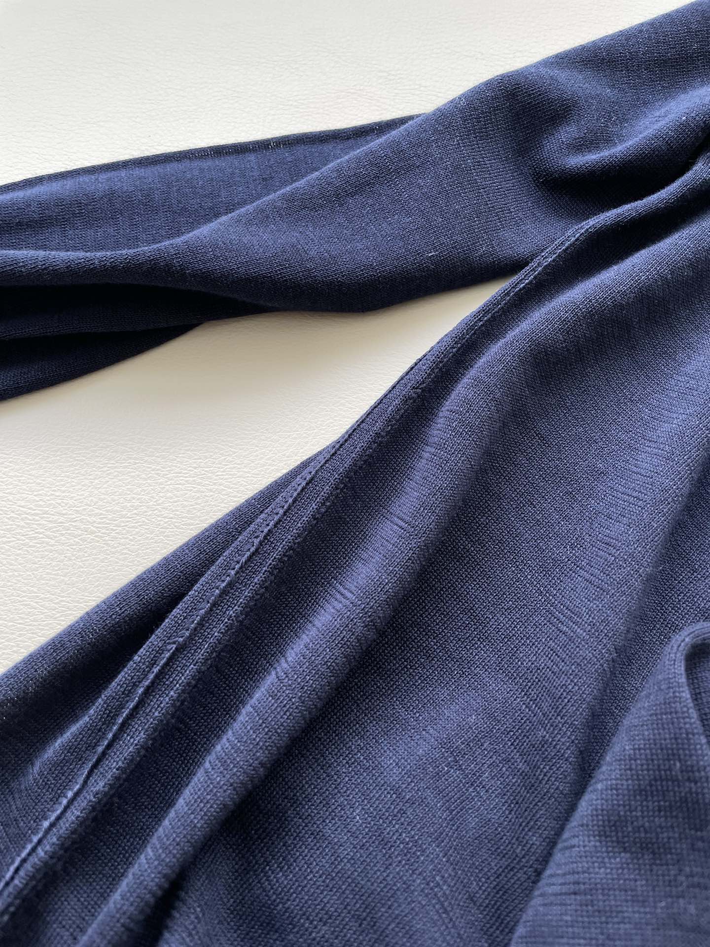 Loropina 6A White Long-Twirl Shirt: High-Quality Women’s Suit for Factory Orders - 图片 7