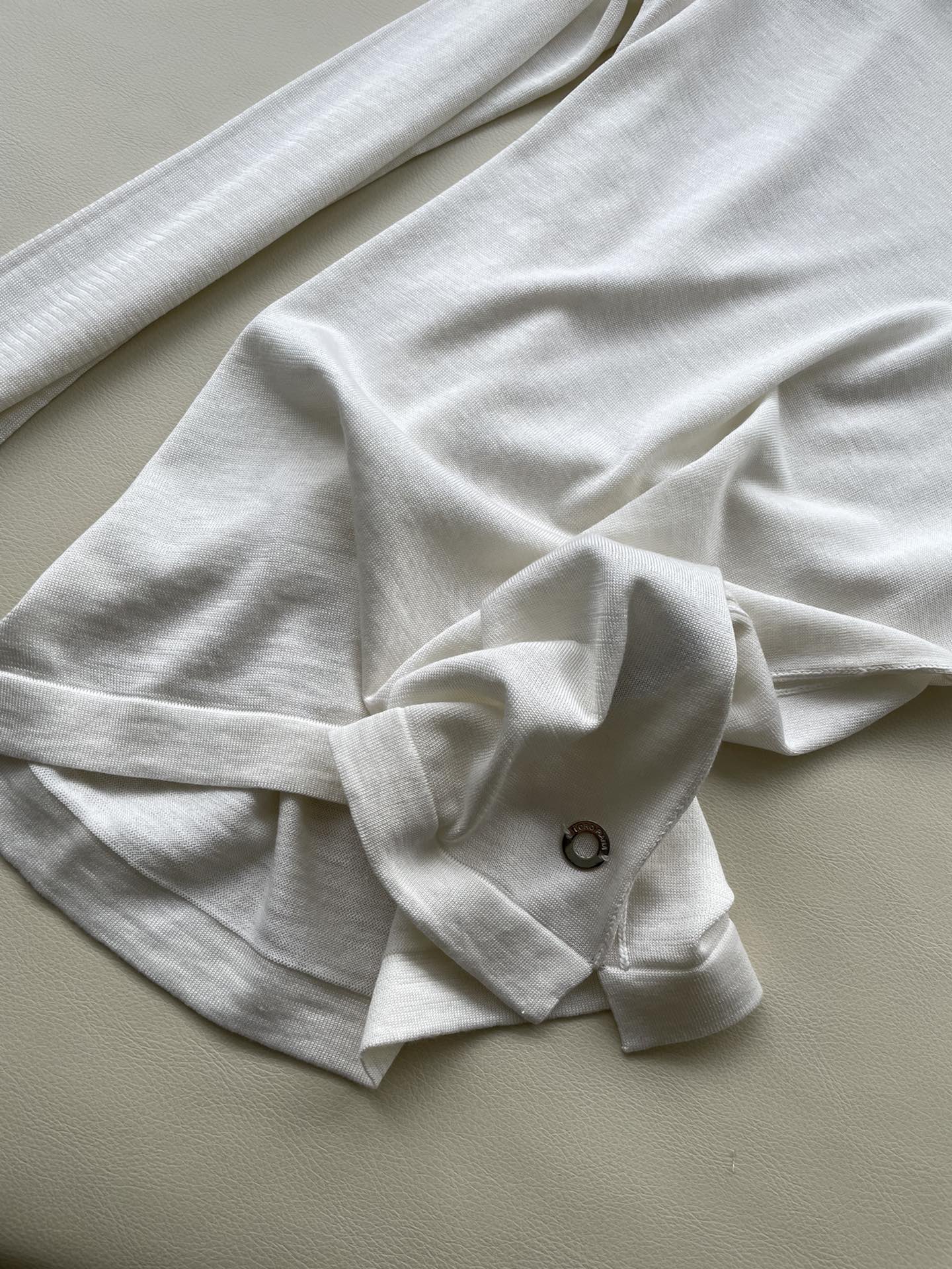 Loropina 6A White Long-Twirl Shirt: High-Quality Women’s Suit for Factory Orders. - 图片 4