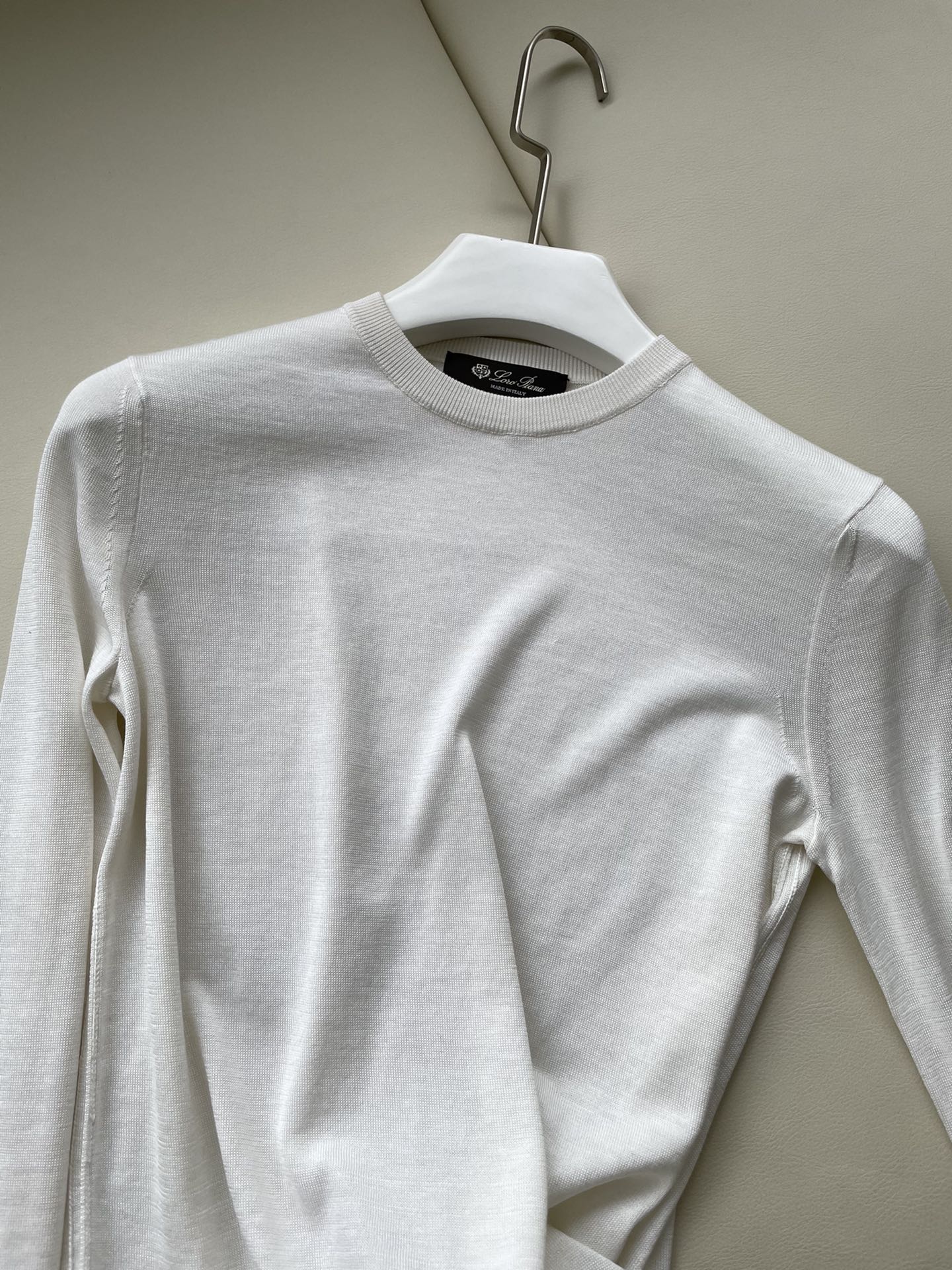 Loropina 6A White Long-Twirl Shirt: High-Quality Women’s Suit for Factory Orders. - 图片 2