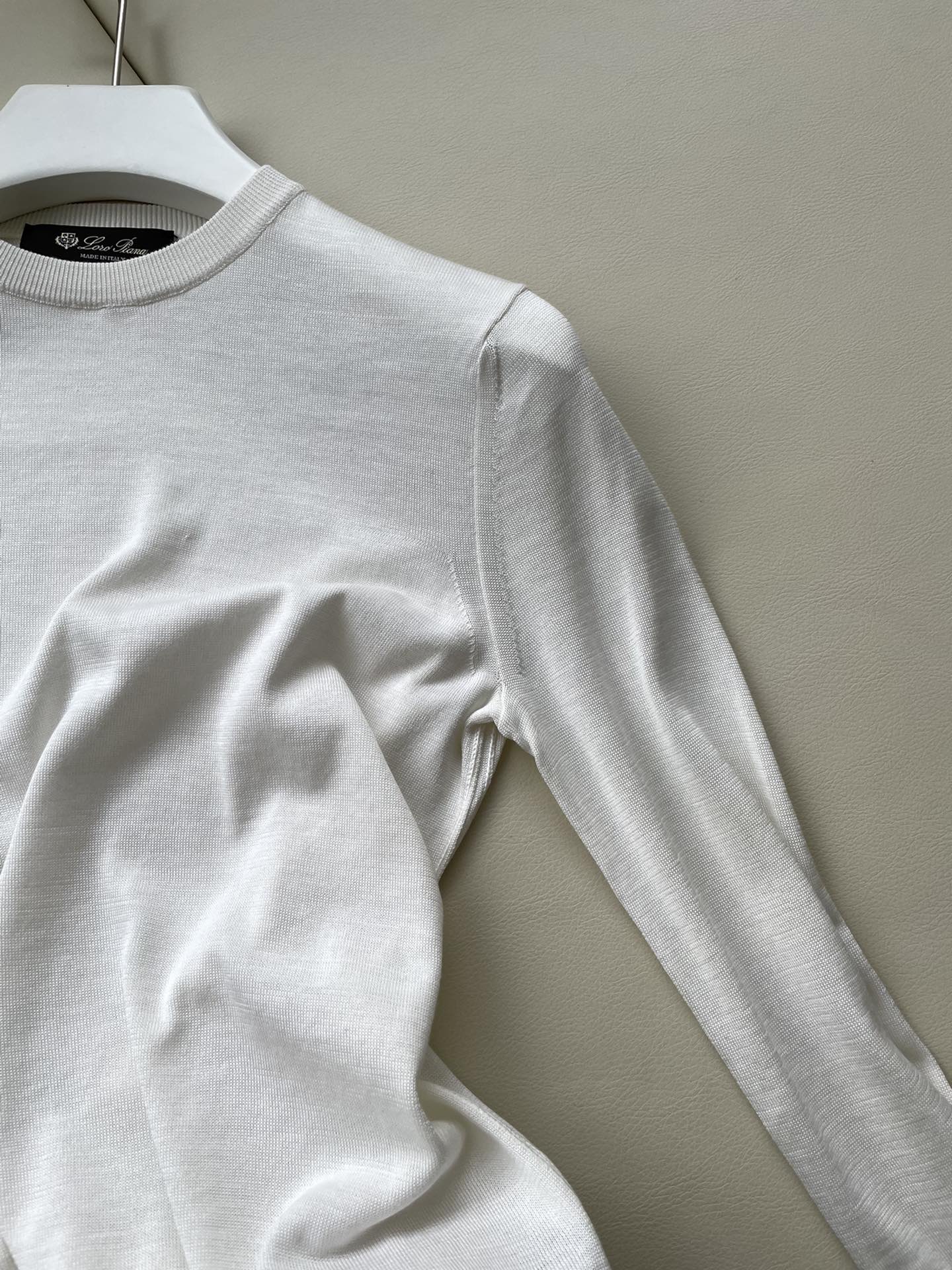 Loropina 6A White Long-Twirl Shirt: High-Quality Women’s Suit for Factory Orders. - 图片 5