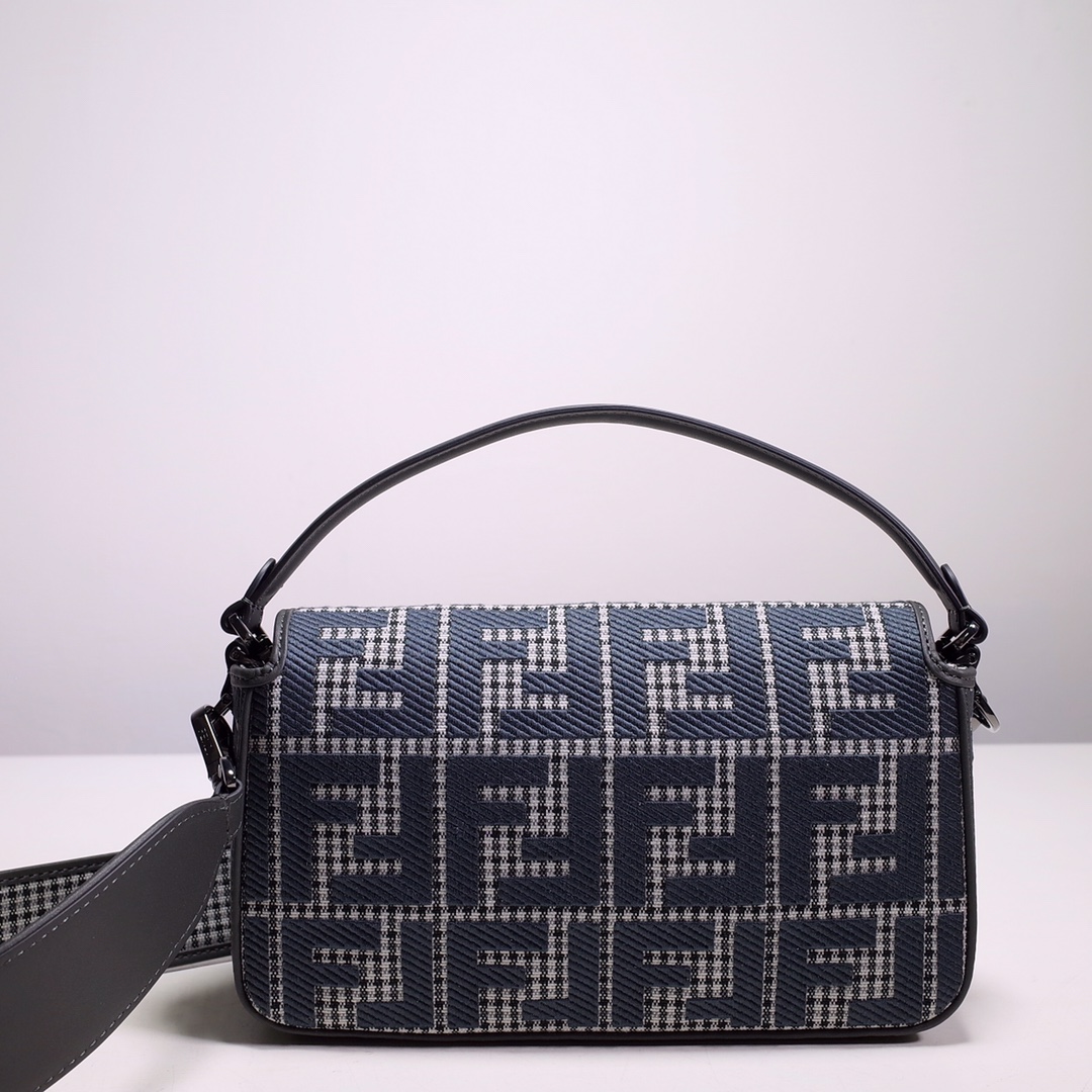 Gucci Classic Handcrafted Luxury Leather Shoulder Bag Ref.84334F61 2