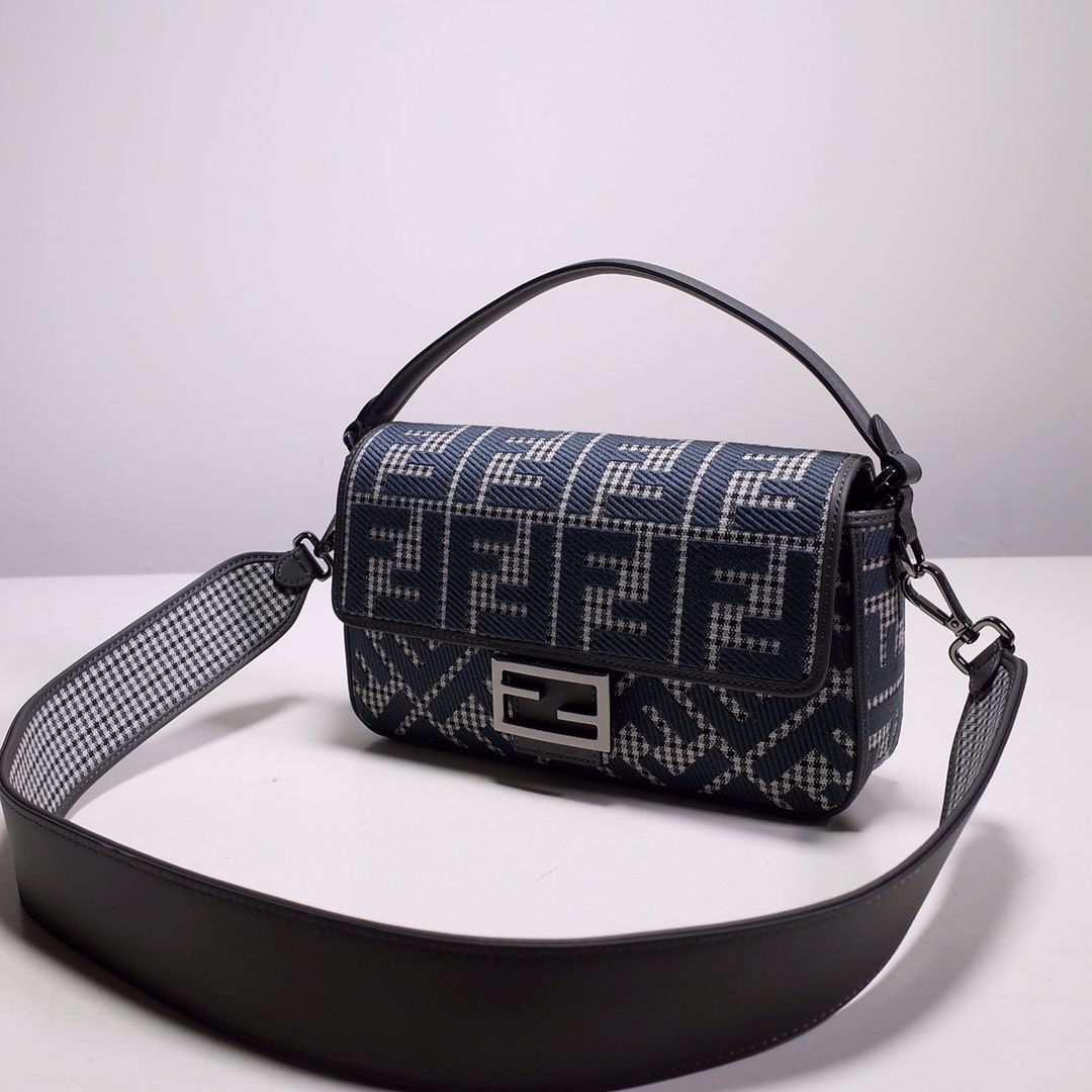 Gucci Classic Handcrafted Luxury Leather Shoulder Bag Ref.84334F61 9