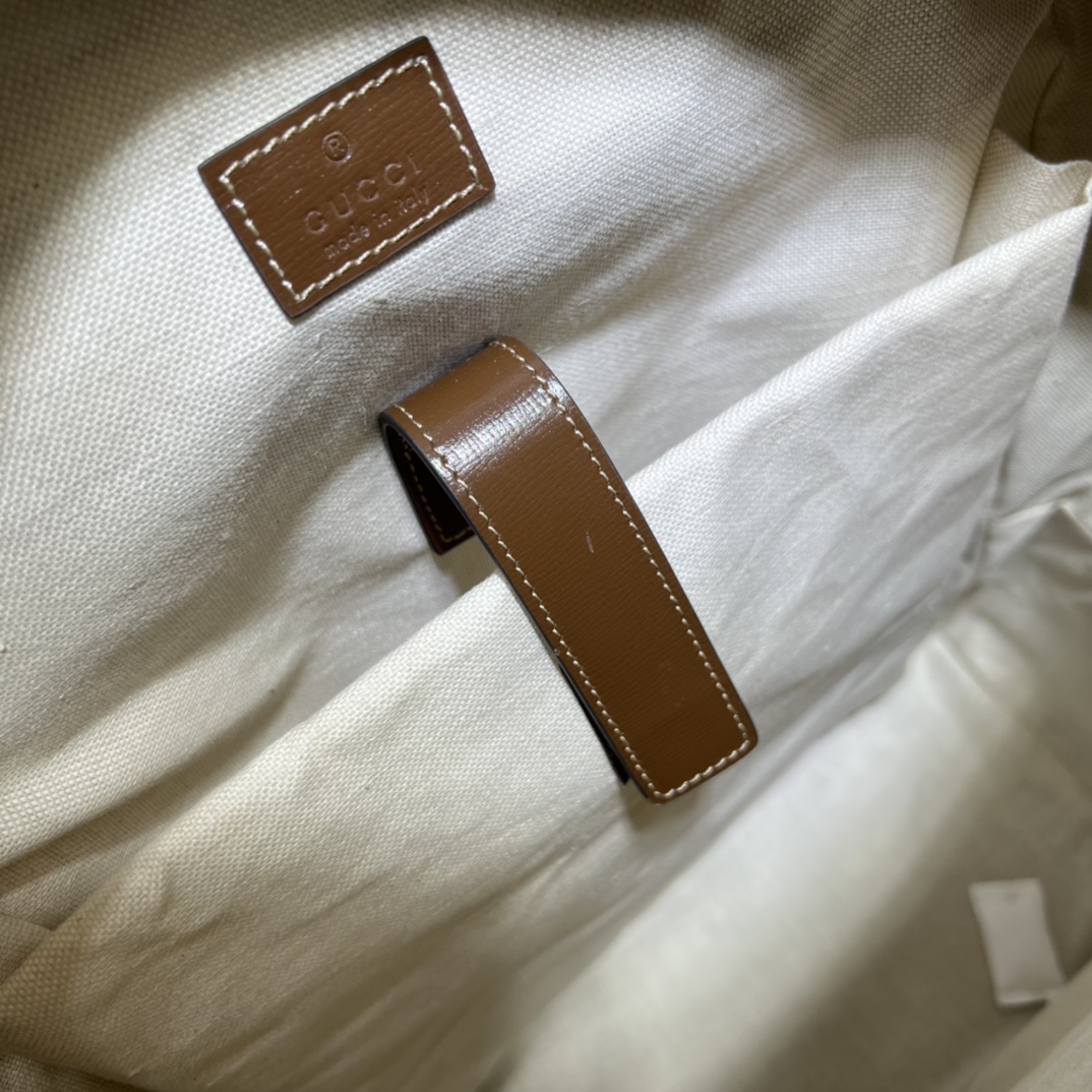 GUCCI古驰互扣式双G背包704017