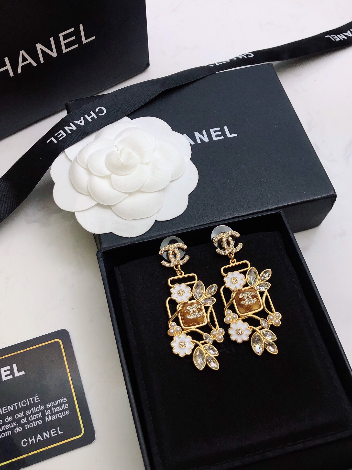 🛍🛍CHANEL 新款小香半钻半山茶花双c耳环，高端品质，专柜同材质/黄铜材质，离子电镀💎💎，独家实拍图