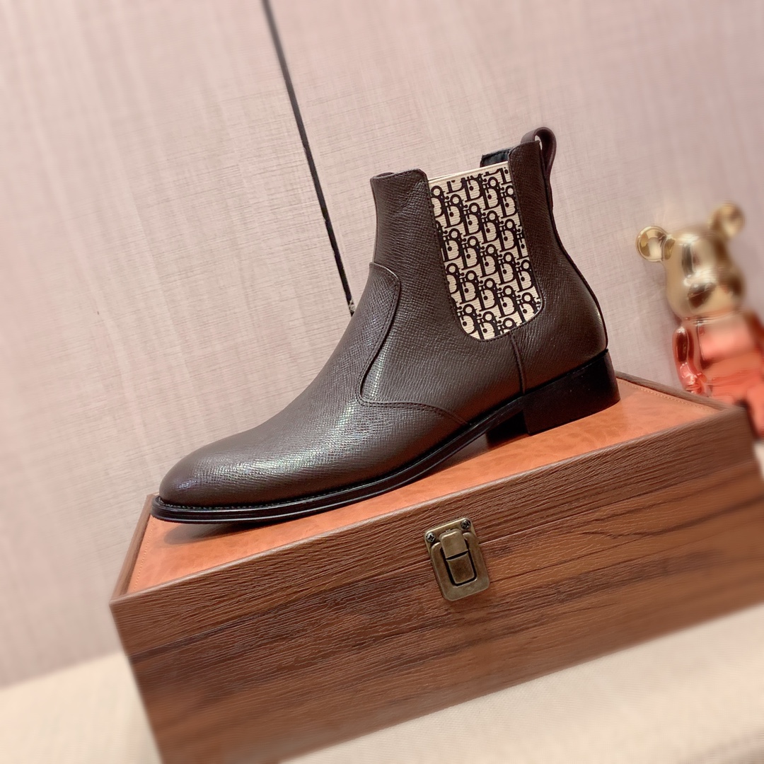 K5 高帮迪奥 Dior  最新爆款休闲鞋,顶端品牌奢侈～代购,顶级～质量.专柜同卖产品鞋面選用进口透气牛皮材质透气羊皮内里精细做工.原版个性时尚柔软橡膠耐磨防滑大底,上脚轻巧舒适,实物拍摄實物更好看,广州码: 38-44