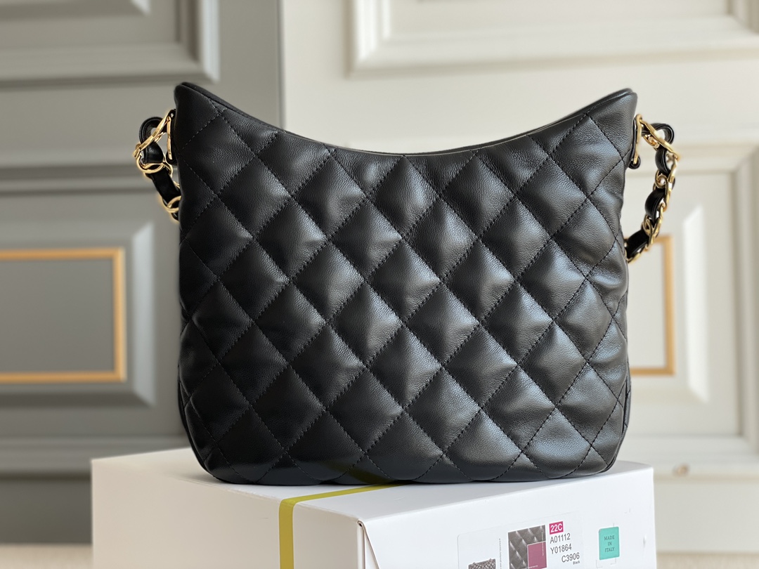 🌼现货 白金版▪️正品级 包装如图𝗖𝗵𝗮𝗻𝗲𝟭 𝟮𝟮𝗞秋冬𝗵𝗼𝗯𝗼腋下包/嬉皮包 大号𝟸𝟸𝚔秋冬新品必入