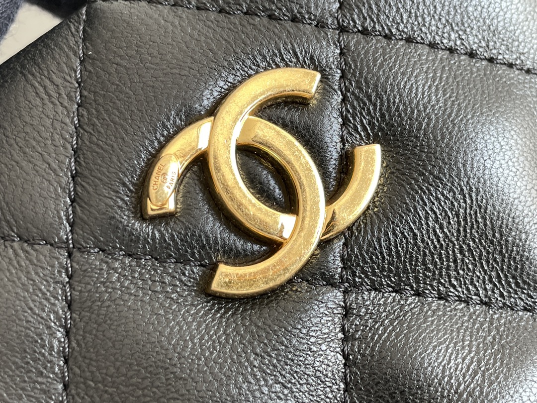 🌼现货 白金版▪️正品级 包装如图𝗖𝗵𝗮𝗻𝗲𝟭 𝟮𝟮𝗞秋冬𝗵𝗼𝗯𝗼腋下包/嬉皮包 大号𝟸𝟸𝚔秋冬新品必入