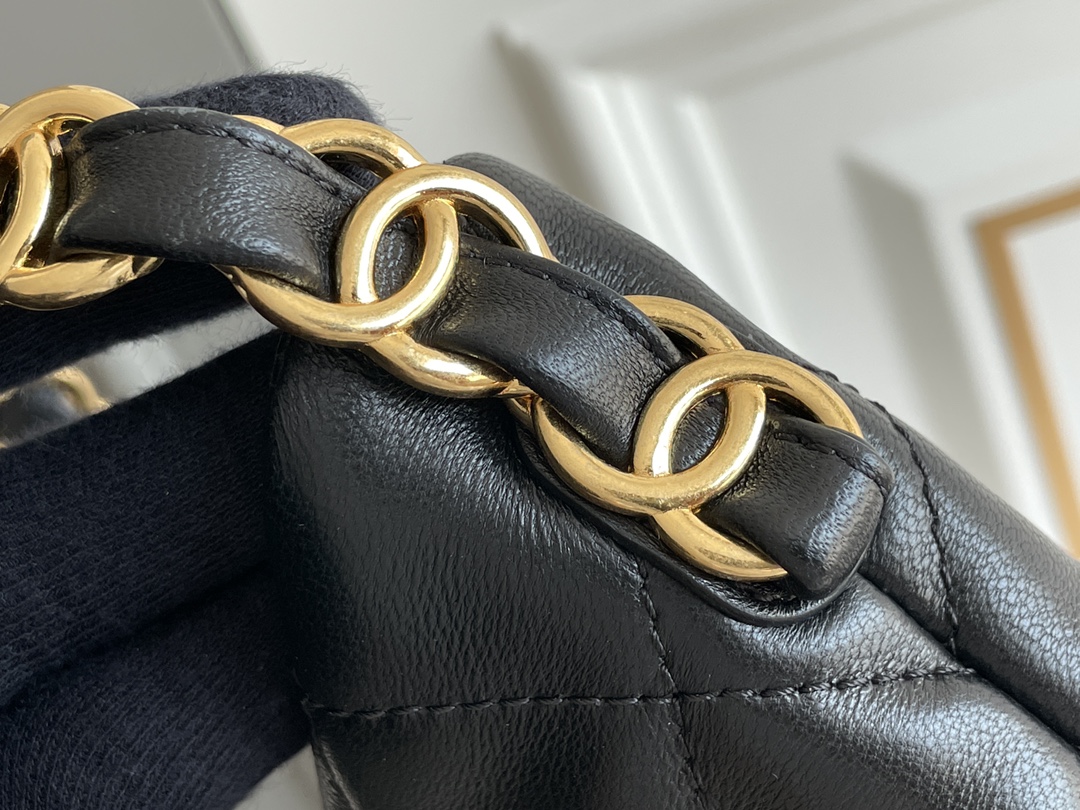 🌼现货 白金版▪️正品级 包装如图𝗖𝗵𝗮𝗻𝗲𝟭 𝟮𝟮𝗞秋冬𝗵𝗼𝗯𝗼腋下包/嬉皮包 大号𝟸𝟸𝚔秋冬新品必入