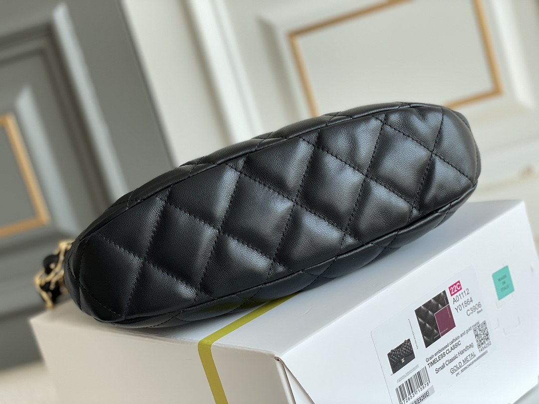 🌼现货 白金版▪️正品级 包装如图𝗖𝗵𝗮𝗻𝗲𝟭 𝟮𝟮𝗞秋冬𝗵𝗼𝗯𝗼腋下包/嬉皮包 大号𝟸𝟸𝚔秋冬新品必入