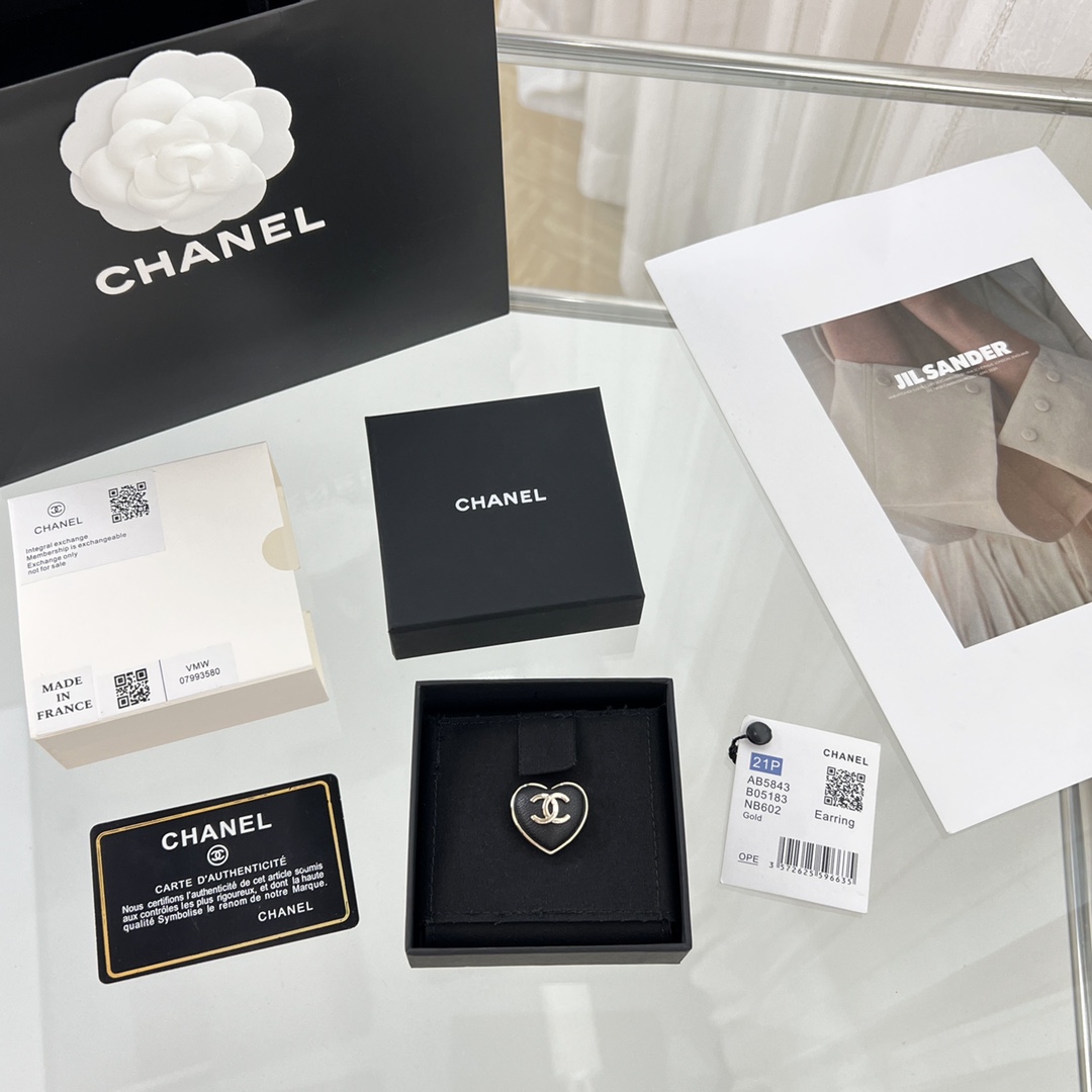 新款☑️CHANEL香奈儿双c桃心爱心胸针