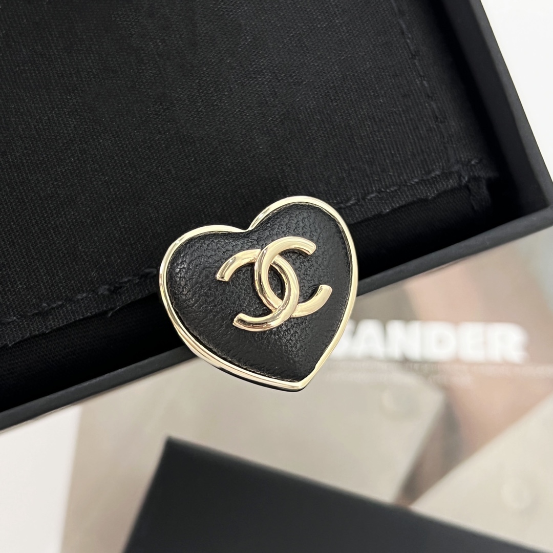 新款☑️CHANEL香奈儿双c桃心爱心胸针