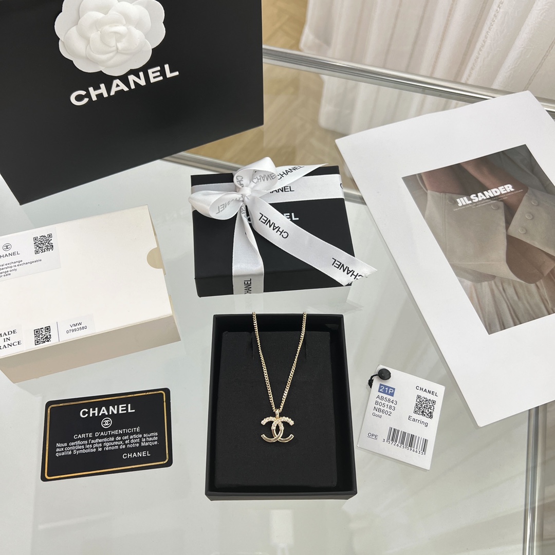 新款☑️CHANEL香奈儿双c水钻拼接项链