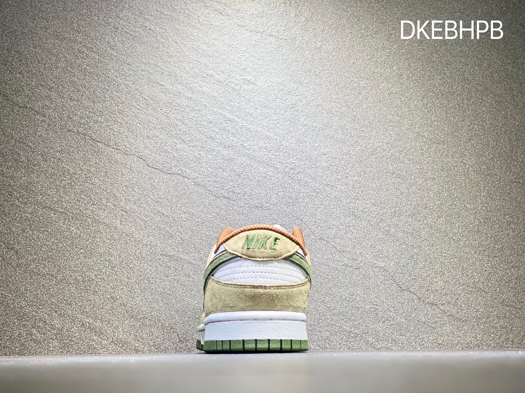 320 Nike SB dunk Low 低帮休闲运动滑板板鞋 FF0918-016