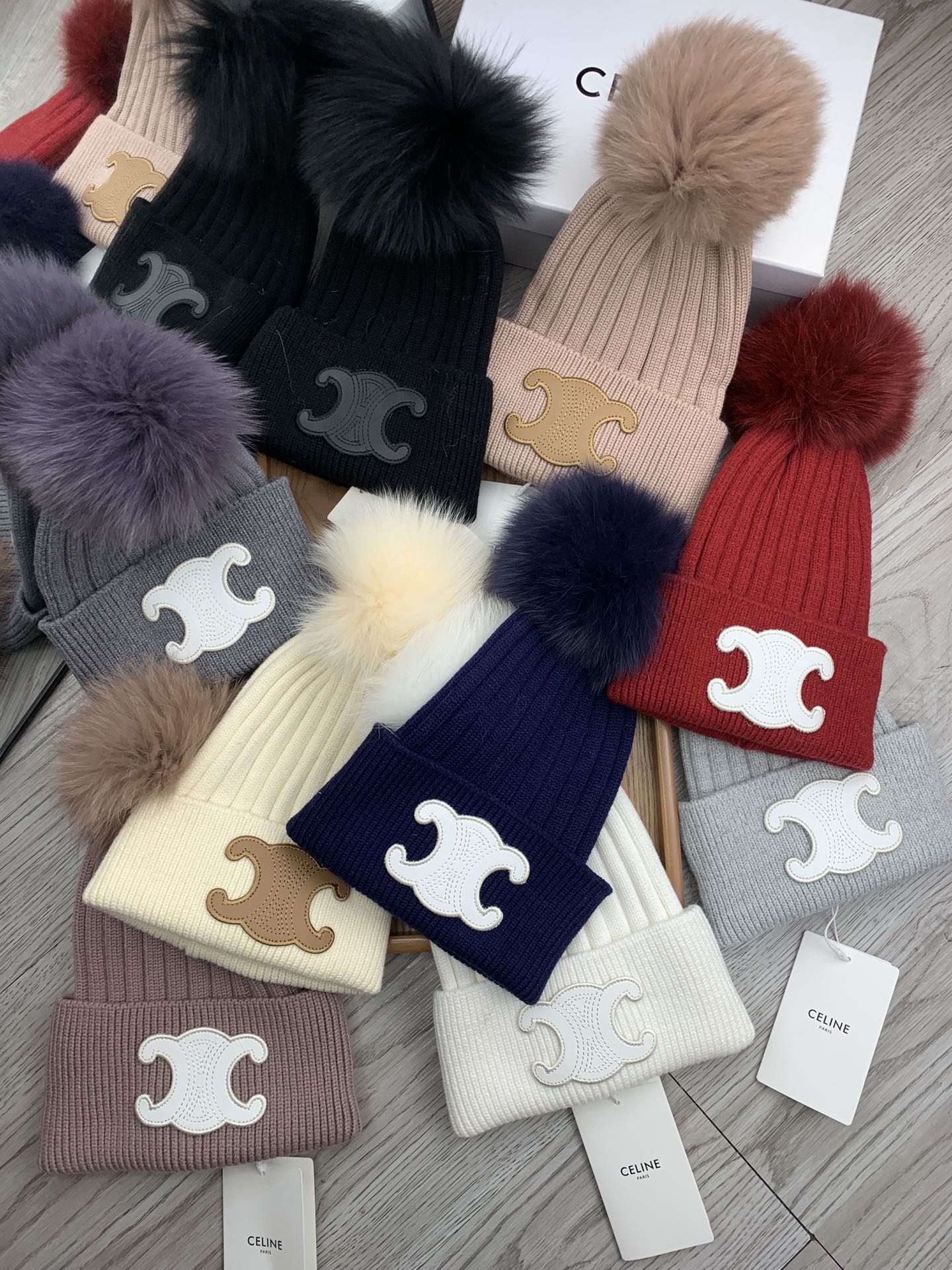 NO:216144,Special offer.Celin. Classic large leather wool hat!  My little sister’s favorite winter ~ It looks good with any clothes!  A cute and age-reducing style~ with many colors, versatile versatile ~ the wool ball is paired with a full 12 cm fox wool ball!  The fur balls are very soft and shiny!  Get it quickly ~ Hat Fisherman's hat Baseball hat Knitted hat, hat, celine, espadrilles, hats19860909特价.赛琳.经典大皮标毛线帽！小姐姐的冬日最爱～随便搭配什么衣服都好看！又减龄又显可爱的一款～颜色很多,随心百搭～毛球配的是整整12公分的狐狸毛球！毛球非常柔软,有光泽！快快入手～帽子渔夫帽棒球帽针织帽,帽子,celine,espadrilles,hats,hat