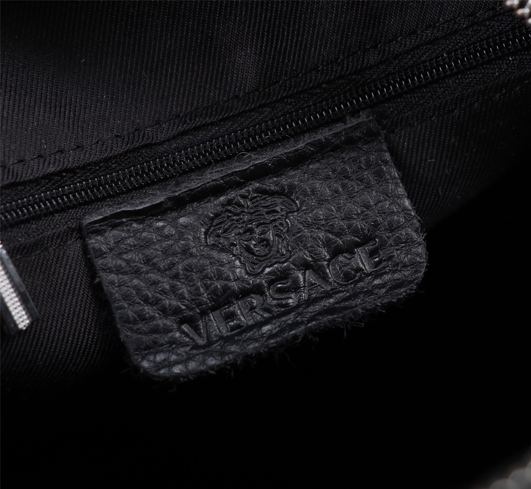 🌹VERSACE （范思哲）🆕高级定制 男士胸包系列 官网代购 顶级品质，可专柜对比。顶级进口专用牛皮，