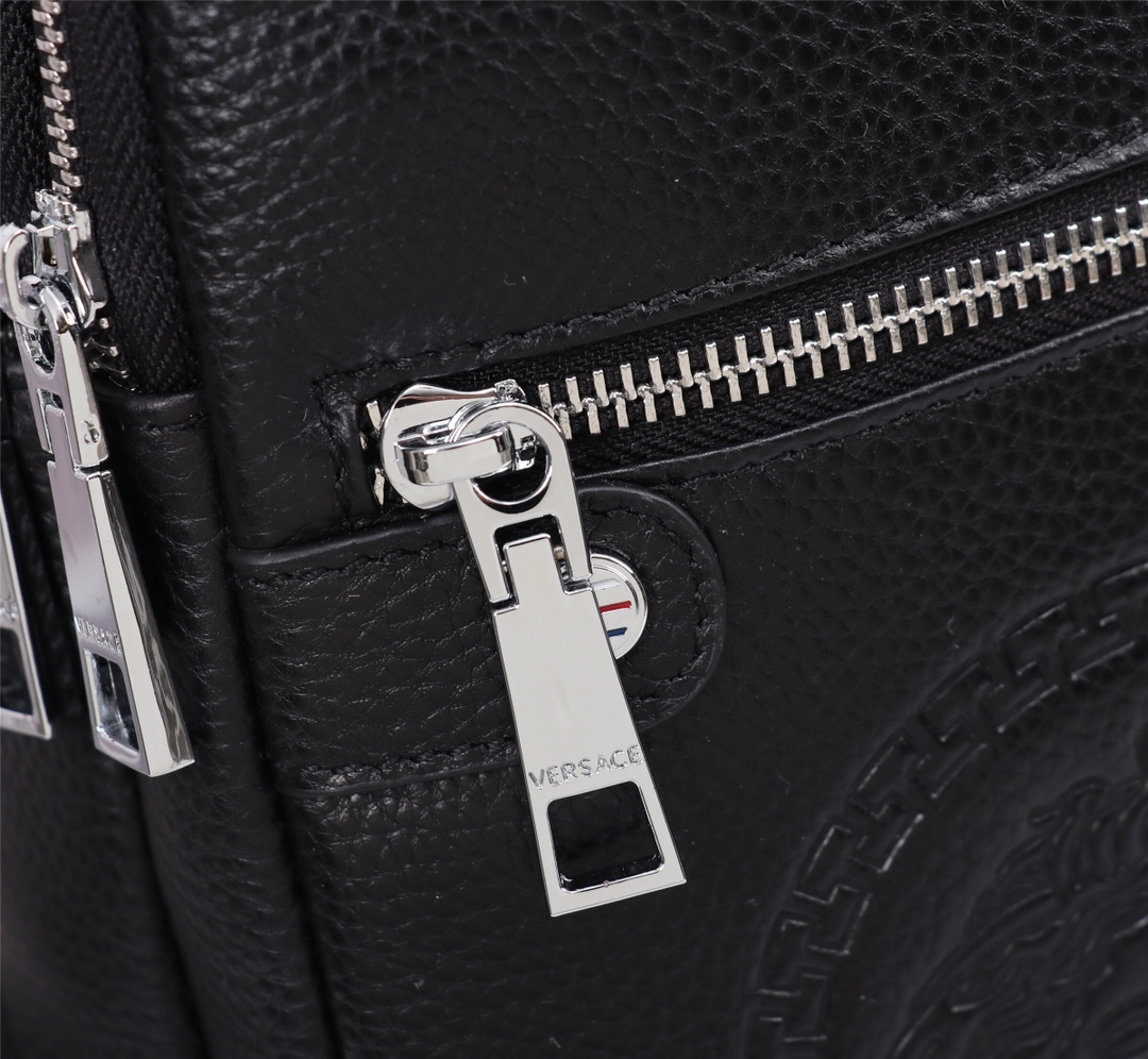 🌹VERSACE （范思哲）🆕高级定制 男士胸包系列 官网代购 顶级品质，可专柜对比。顶级进口专用牛皮，