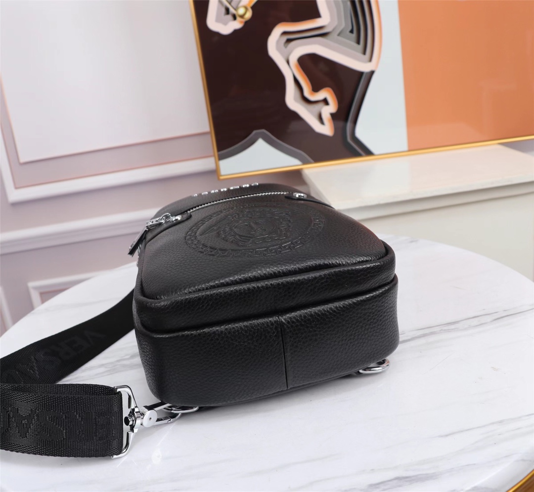 🌹VERSACE （范思哲）🆕高级定制 男士胸包系列 官网代购 顶级品质，可专柜对比。顶级进口专用牛皮，