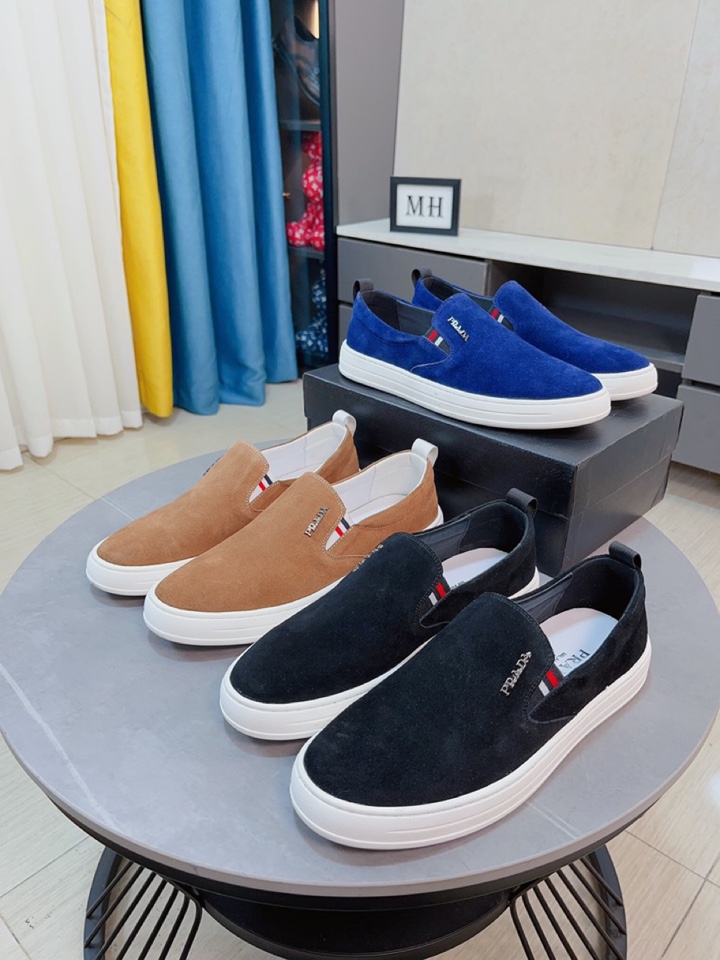 I5  Prada 普拉达  米兰展新品男鞋出炉了,官网：1制作原版,续写魅力传承,创新与致敬年轻时尚的你必须拥有活动垫脚无臭脚；进口反绒牛皮搭配耐磨橡胶底；适合四季穿着 ,时尚百搭.码数:38-44