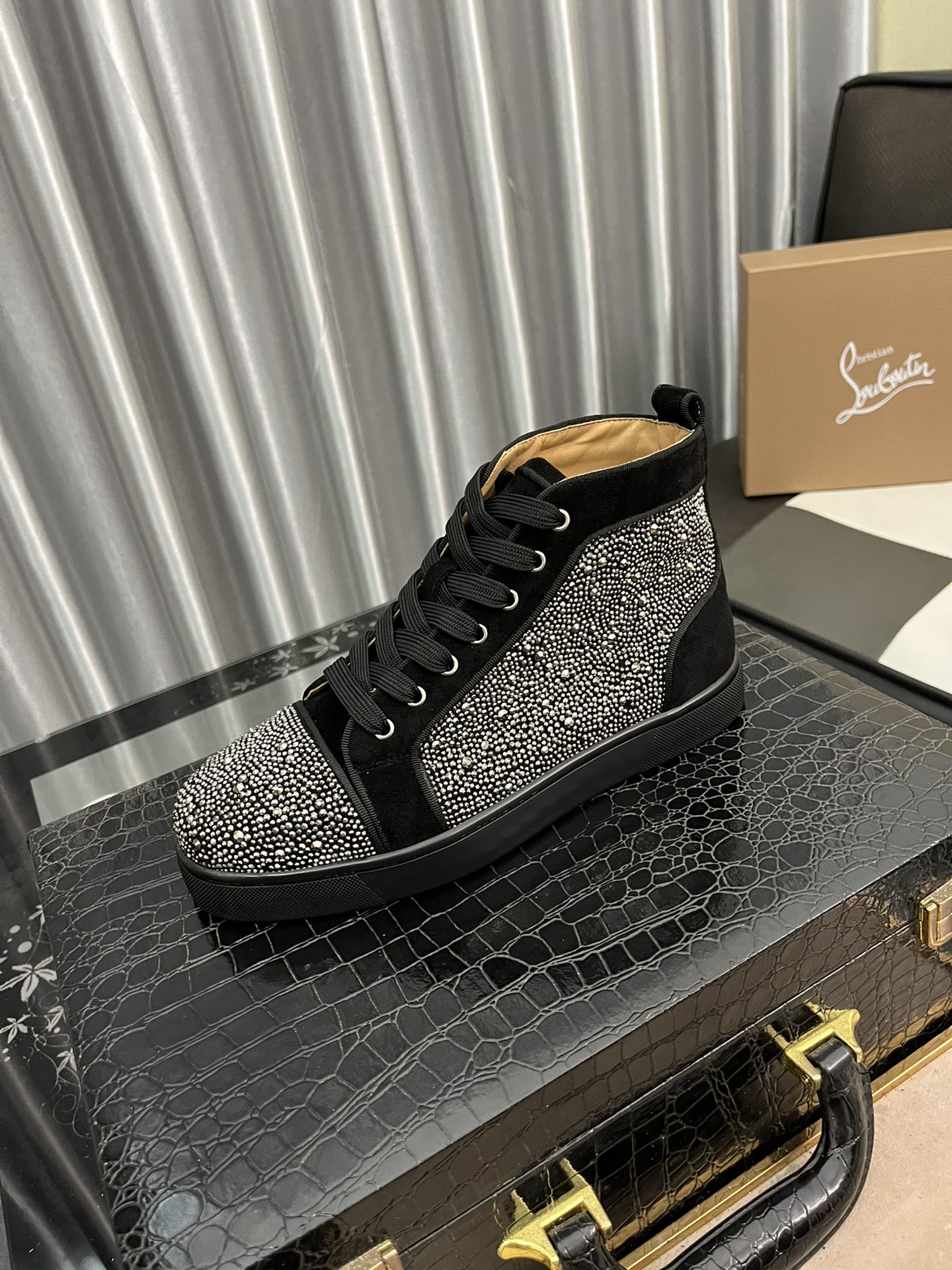 250christian louboutin(CL) Estilo completo , zapatos de tabla casuales Modelos calientes exclusivos 