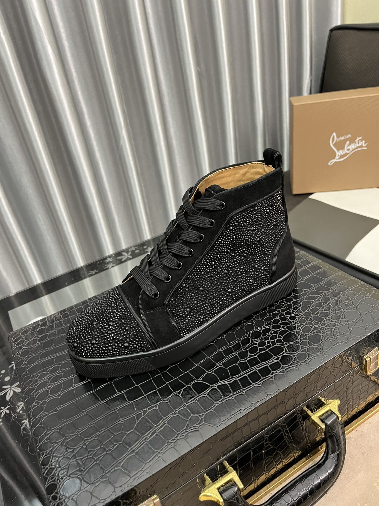 250christian louboutin(CL) Estilo completo , zapatos de tabla casuales Modelos calientes exclusivos 