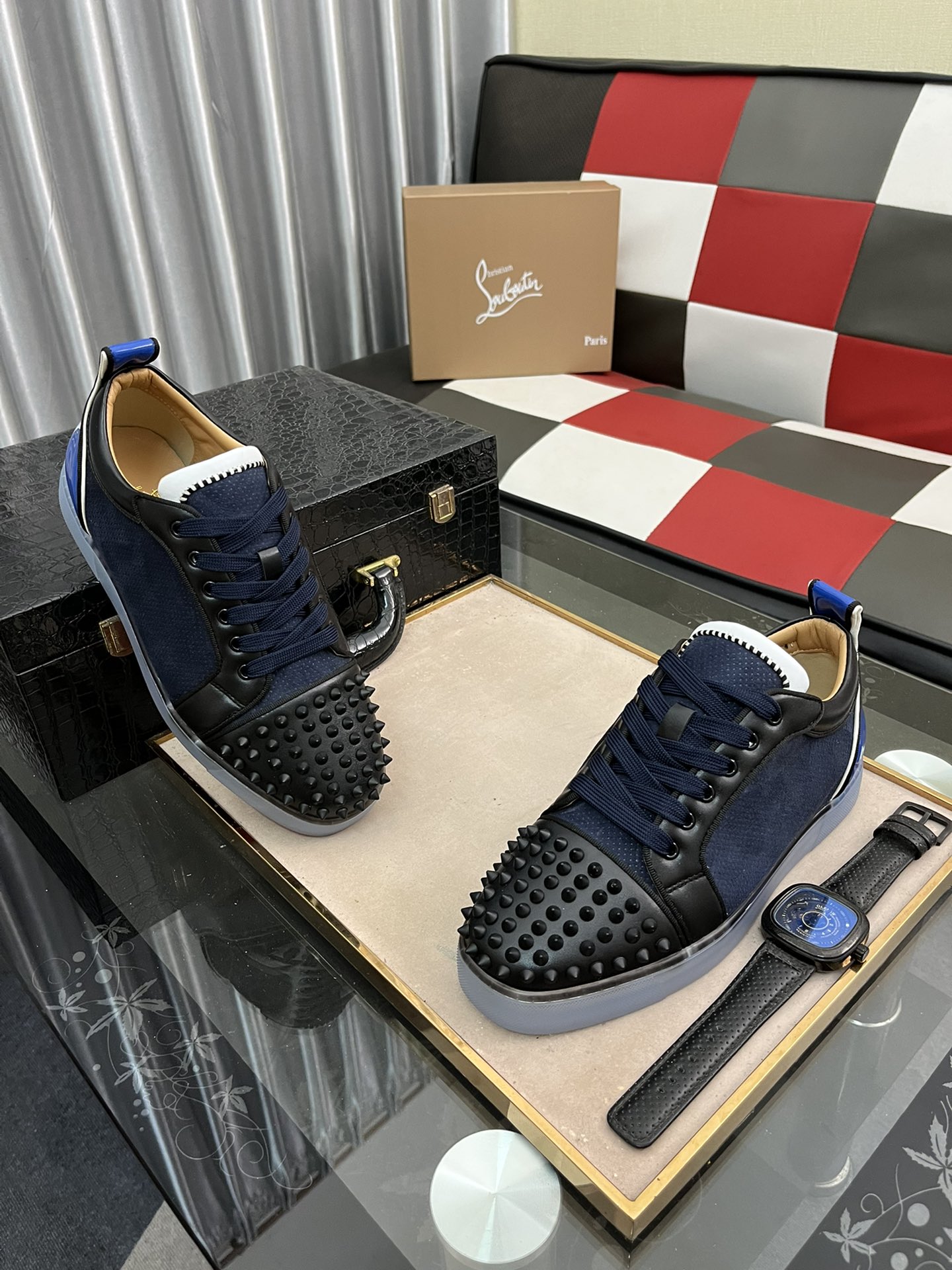 P210Chriatian louboutin（红底鞋）⌚️⌚️christian louboutin（CL红底鞋）系列工厂 款式齐全 ，休闲板鞋📢 📢 📢 独家热款发布🎈🎈💪活动乳胶垫脚 全套包装 ，全球供货😝 【顶级版】：原版进口牛皮鞋面，原版水染牛皮内里，原版开模tpu大底，原版1:1细节处理，原版鞋楦，码数：38-45、