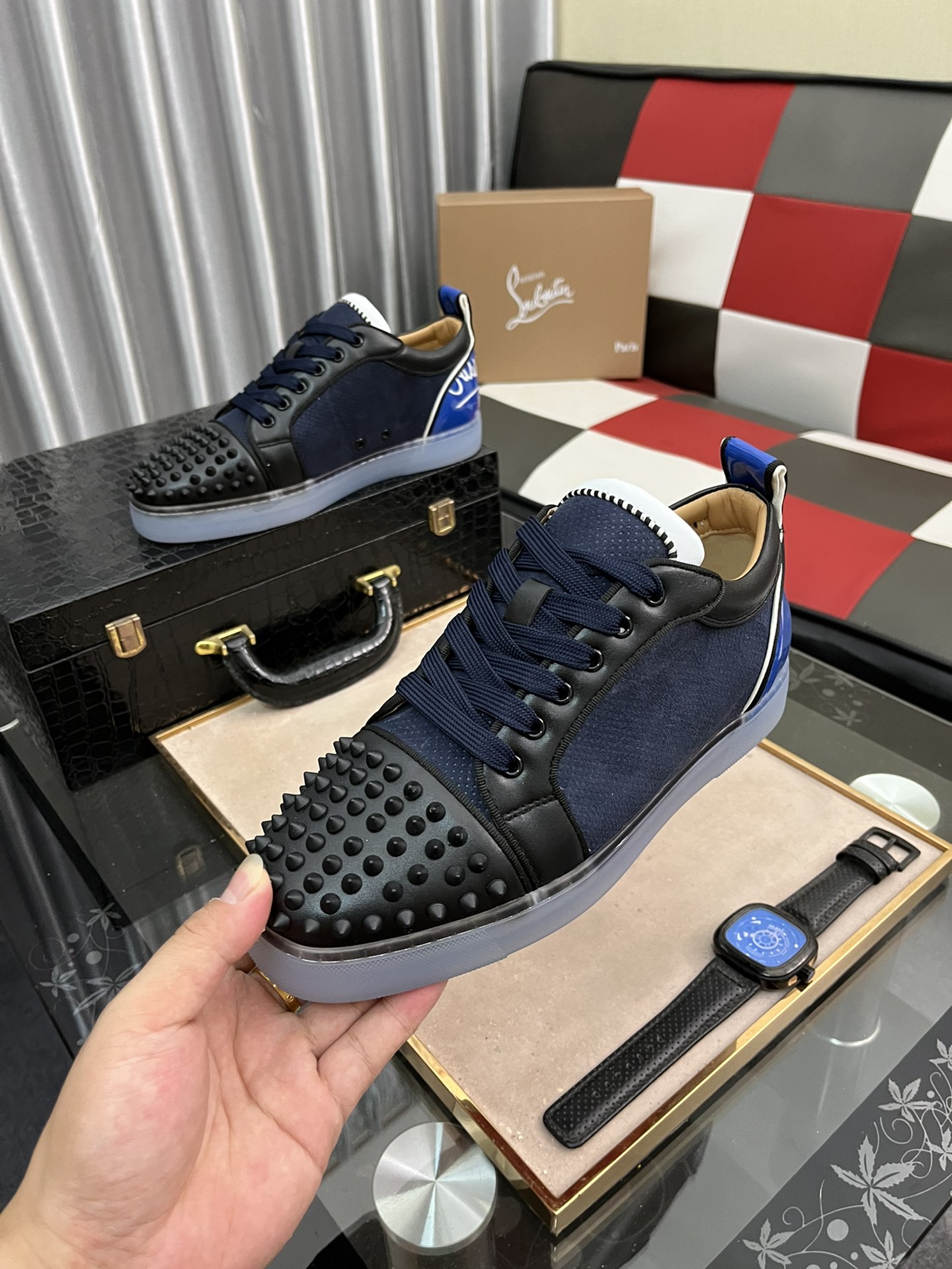 P210Chriatian louboutin（红底鞋）⌚️⌚️christian louboutin（CL红底鞋）系列工厂 款式齐全 ，休闲板鞋📢 📢 📢 独家热款发布🎈🎈💪活动乳胶垫脚 全套包装 ，全球供货😝 【顶级版】：原版进口牛皮鞋面，原版水染牛皮内里，原版开模tpu大底，原版1:1细节处理，原版鞋楦，码数：38-45、