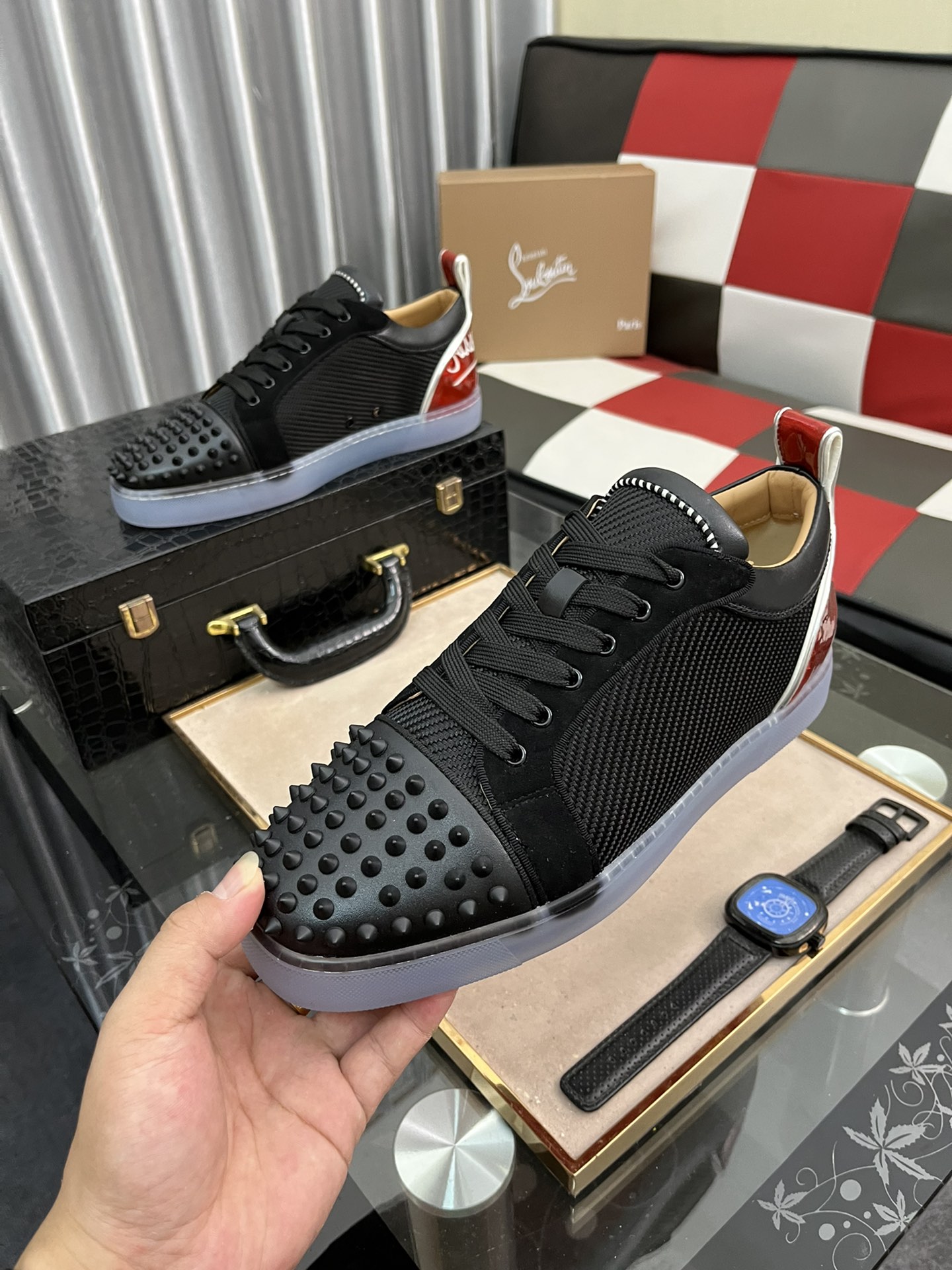 P210Chriatian louboutin（红底鞋）⌚️⌚️christian louboutin（CL红底鞋）系列工厂 款式齐全 ，休闲板鞋📢 📢 📢 独家热款发布🎈🎈💪活动乳胶垫脚 全套包装 ，全球供货😝 【顶级版】：原版进口牛皮鞋面，原版水染牛皮内里，原版开模tpu大底，原版1:1细节处理，原版鞋楦，码数：38-45、