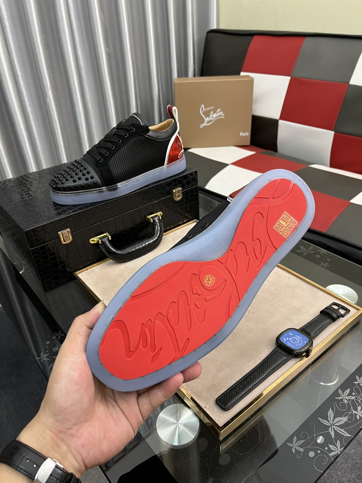 P210Chriatian louboutin（红底鞋）⌚️⌚️christian louboutin（CL红底鞋）系列工厂 款式齐全 ，休闲板鞋📢 📢 📢 独家热款发布🎈🎈💪活动乳胶垫脚 全套包装 ，全球供货😝 【顶级版】：原版进口牛皮鞋面，原版水染牛皮内里，原版开模tpu大底，原版1:1细节处理，原版鞋楦，码数：38-45、