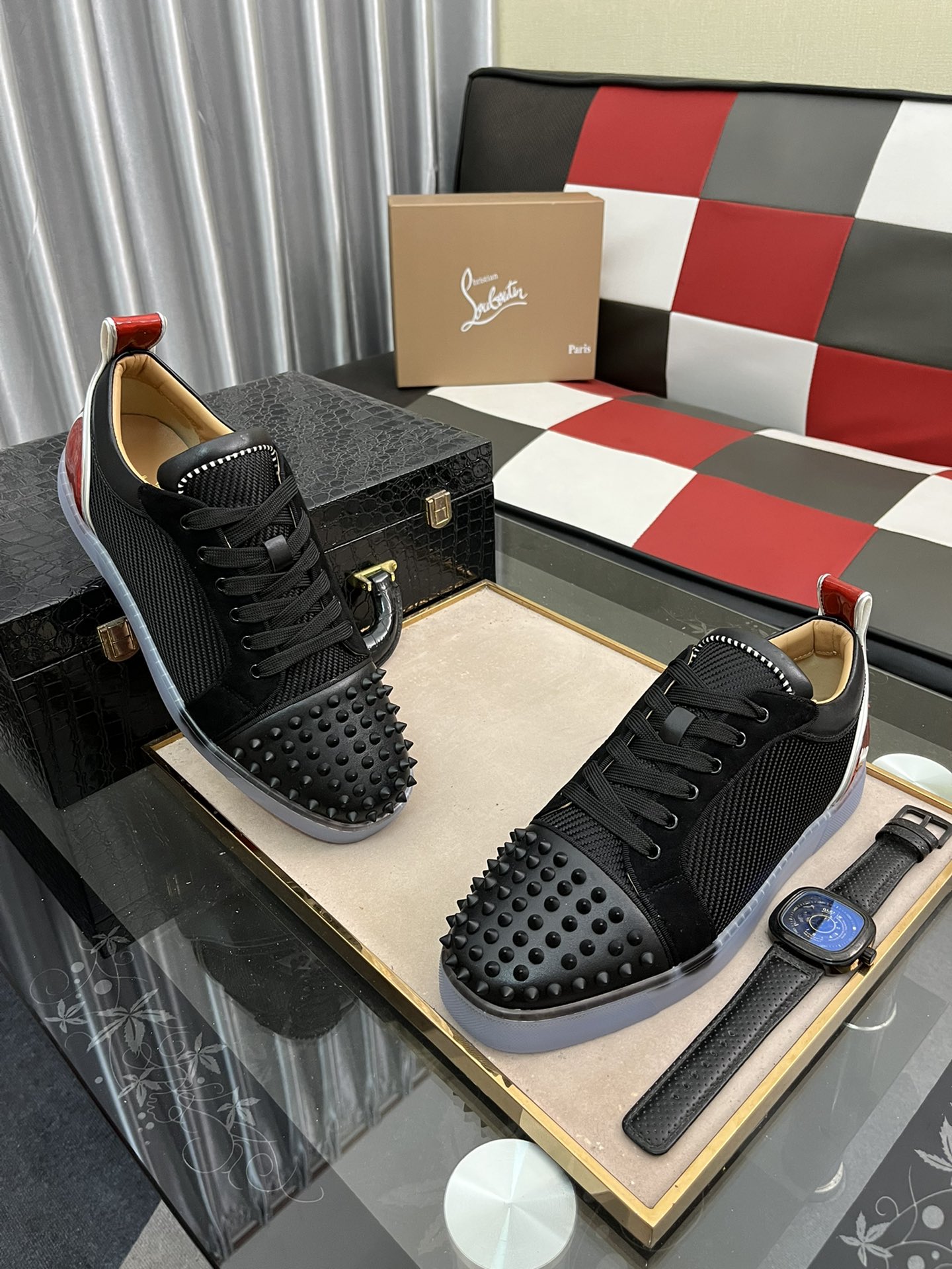 P210Chriatian louboutin（红底鞋）⌚️⌚️christian louboutin（CL红底鞋）系列工厂 款式齐全 ，休闲板鞋📢 📢 📢 独家热款发布🎈🎈💪活动乳胶垫脚 全套包装 ，全球供货😝 【顶级版】：原版进口牛皮鞋面，原版水染牛皮内里，原版开模tpu大底，原版1:1细节处理，原版鞋楦，码数：38-45、
