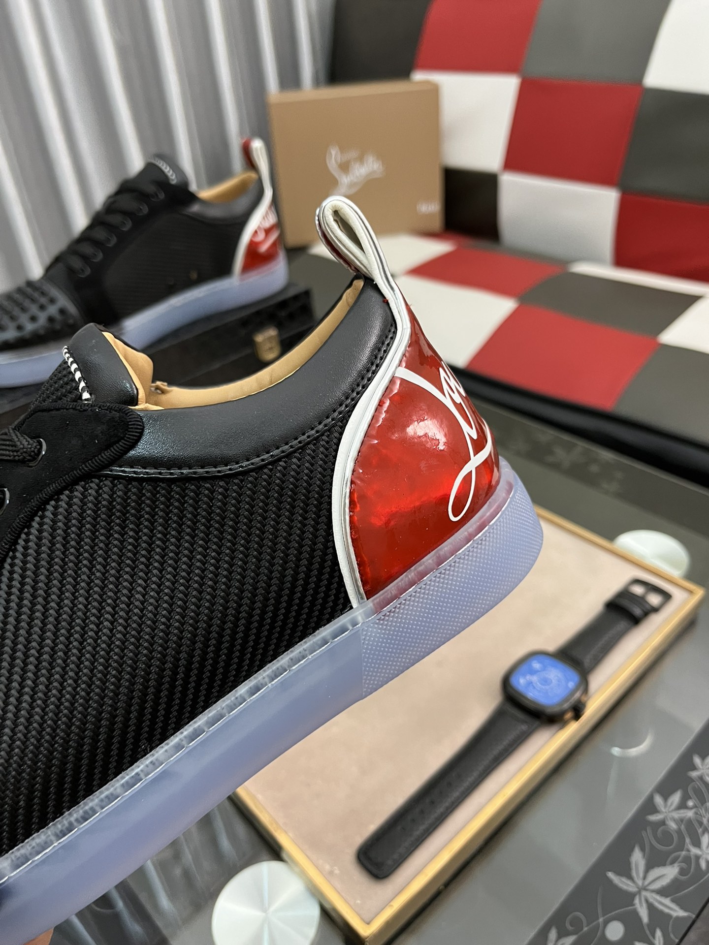 P210Chriatian louboutin（红底鞋）⌚️⌚️christian louboutin（CL红底鞋）系列工厂 款式齐全 ，休闲板鞋📢 📢 📢 独家热款发布🎈🎈💪活动乳胶垫脚 全套包装 ，全球供货😝 【顶级版】：原版进口牛皮鞋面，原版水染牛皮内里，原版开模tpu大底，原版1:1细节处理，原版鞋楦，码数：38-45、