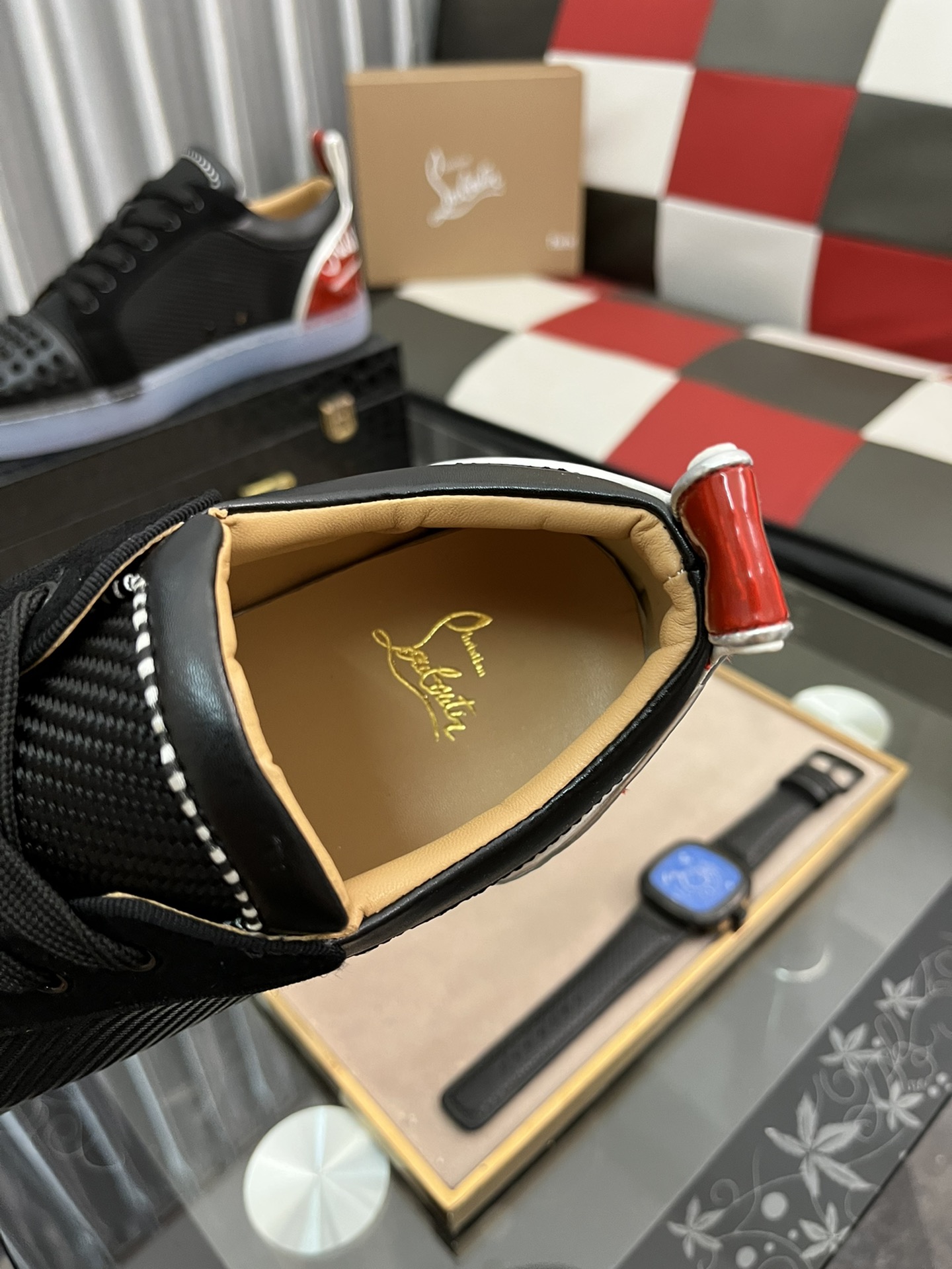 P210Chriatian louboutin（红底鞋）⌚️⌚️christian louboutin（CL红底鞋）系列工厂 款式齐全 ，休闲板鞋📢 📢 📢 独家热款发布🎈🎈💪活动乳胶垫脚 全套包装 ，全球供货😝 【顶级版】：原版进口牛皮鞋面，原版水染牛皮内里，原版开模tpu大底，原版1:1细节处理，原版鞋楦，码数：38-45、