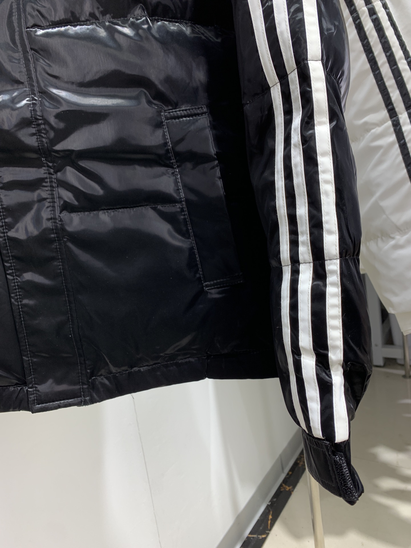 225 adidas 阿迪达斯经典三杠白鸭绒冬季羽绒服