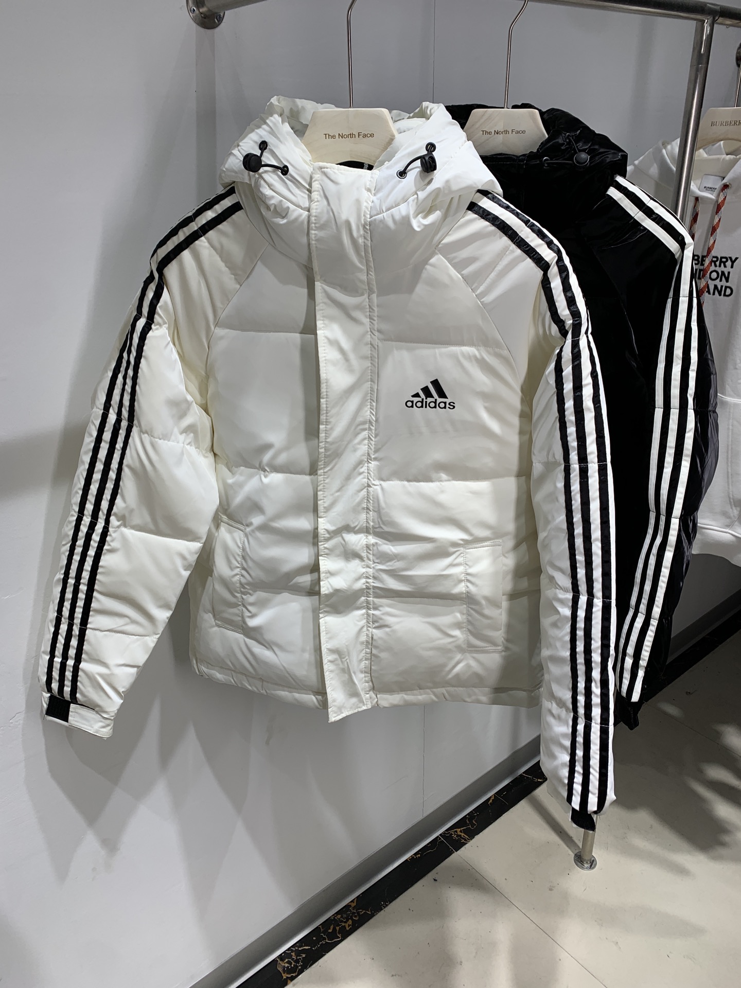 225 adidas 阿迪达斯经典三杠白鸭绒冬季羽绒服