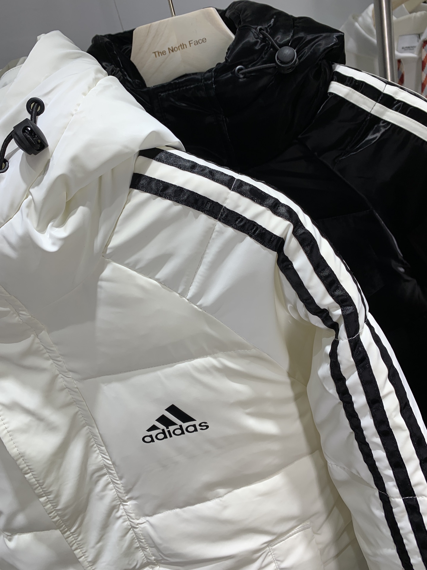 225 adidas 阿迪达斯经典三杠白鸭绒冬季羽绒服