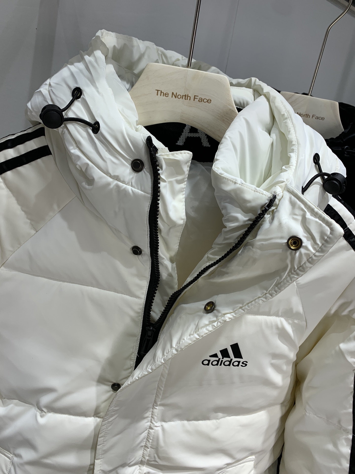 225 adidas 阿迪达斯经典三杠白鸭绒冬季羽绒服