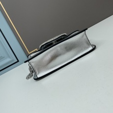 小号VALENTINO MINI LOCÒ仿水晶装饰手袋-VLogo Signature施华洛世奇®仿水 小号VALENTINO MINI LOCÒ仿水晶装饰手袋-VLogo Signature施华洛世奇®仿水