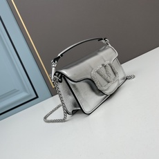 小号VALENTINO MINI LOCÒ仿水晶装饰手袋-VLogo Signature施华洛世奇®仿水 小号VALENTINO MINI LOCÒ仿水晶装饰手袋-VLogo Signature施华洛世奇®仿水