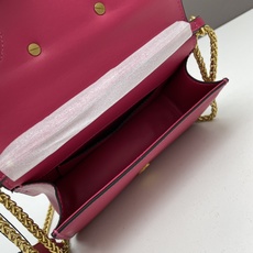 小号VALENTINO MINI LOCÒ仿水晶装饰手袋-VLogo Signature施华洛世奇®仿水 小号VALENTINO MINI LOCÒ仿水晶装饰手袋-VLogo Signature施华洛世奇®仿水
